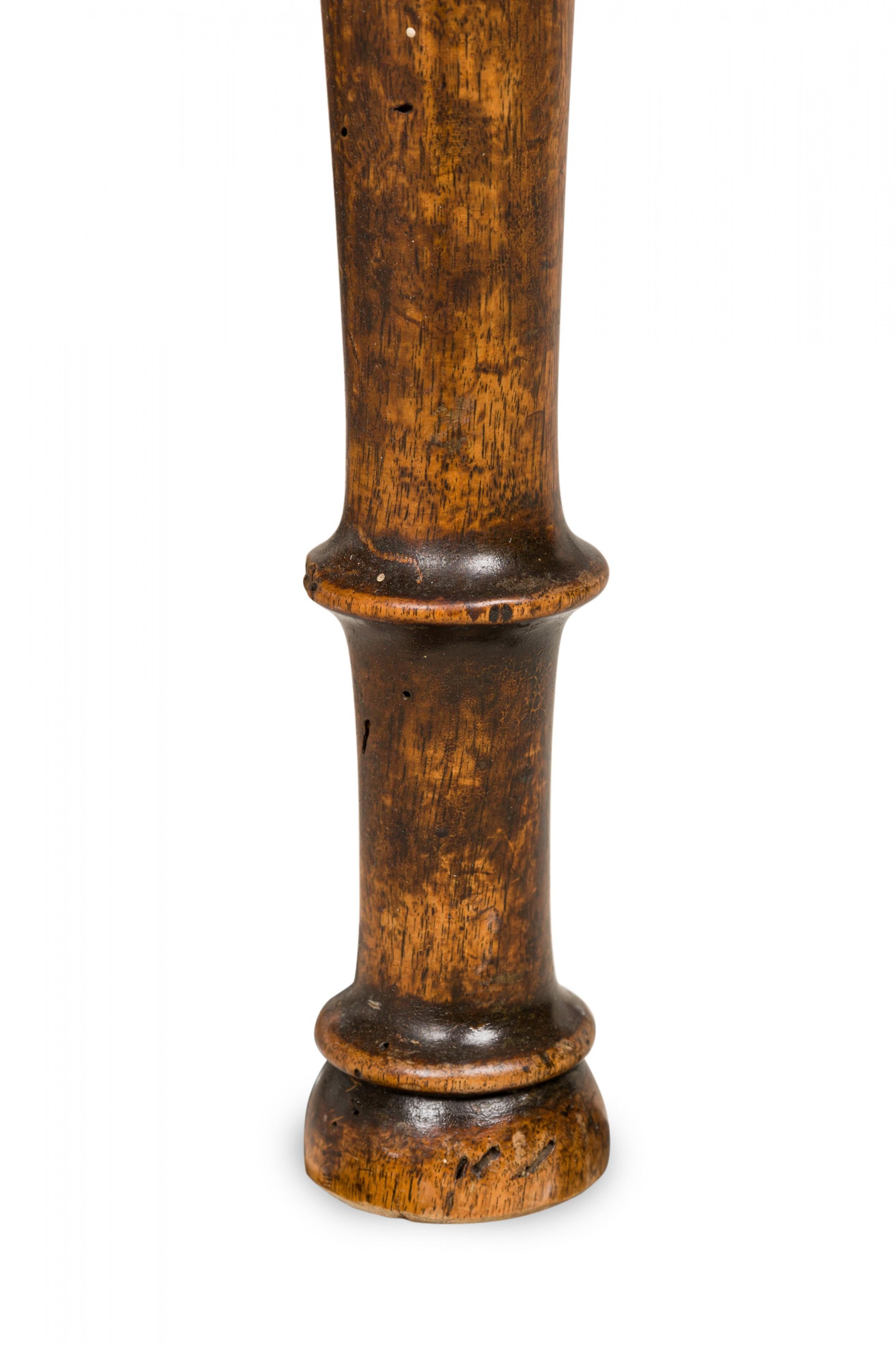 Early 19th Century Italian Extending Dining Table with Two Leaves For Sale 1