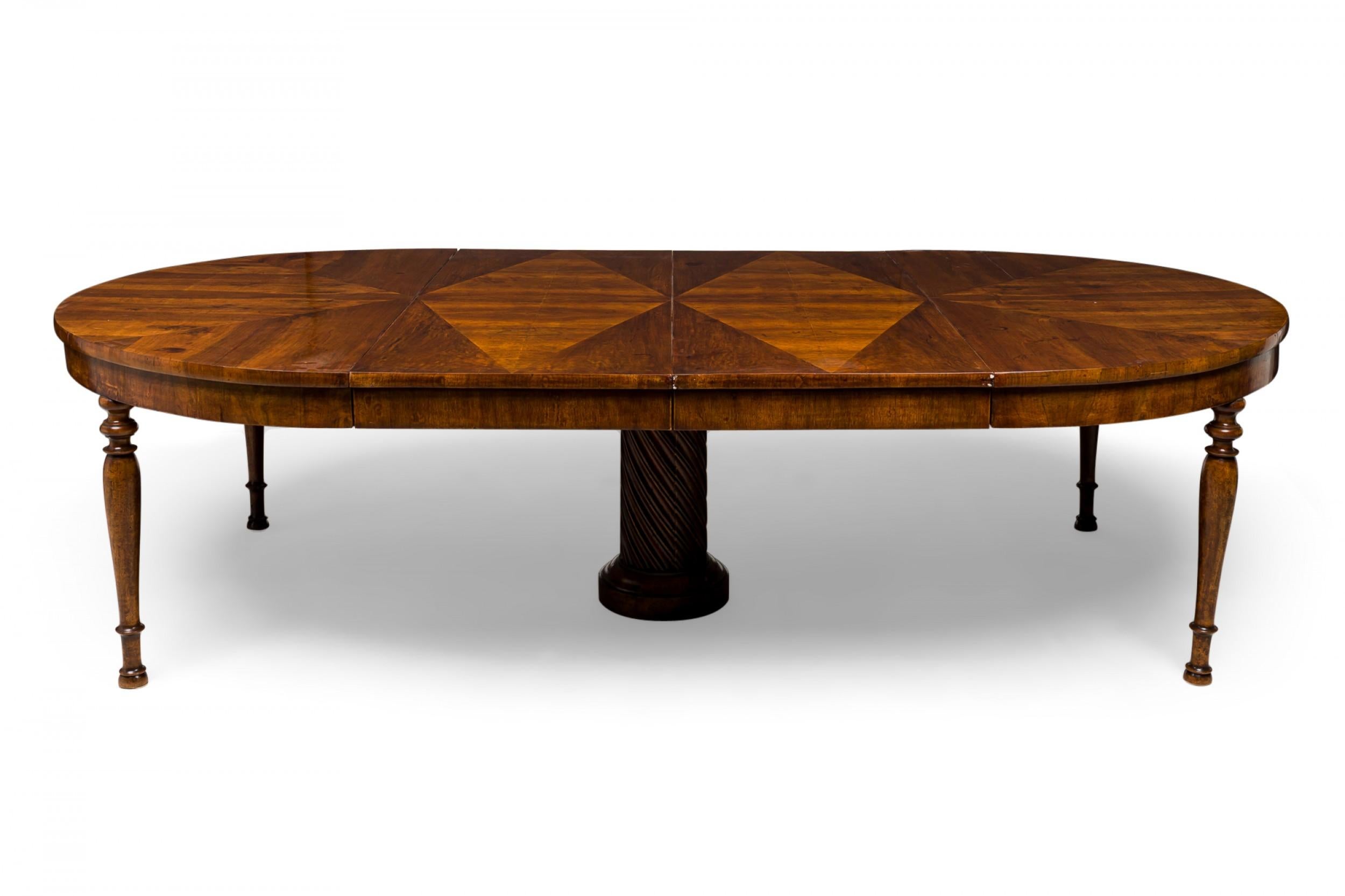 Early 19th Century Italian Extending Dining Table with Two Leaves For Sale 2