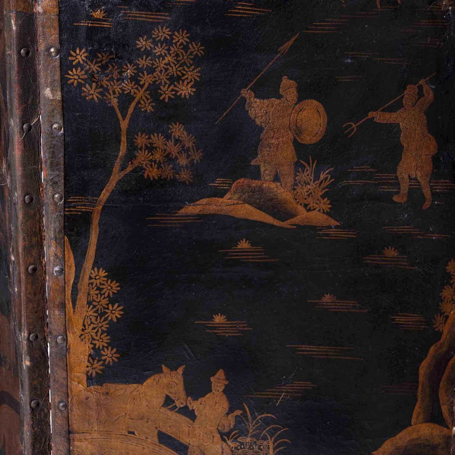 Early 19th Century Italian Screen Four Fold Black Leather Chinoiserie Decoration In Good Condition In Milan, IT