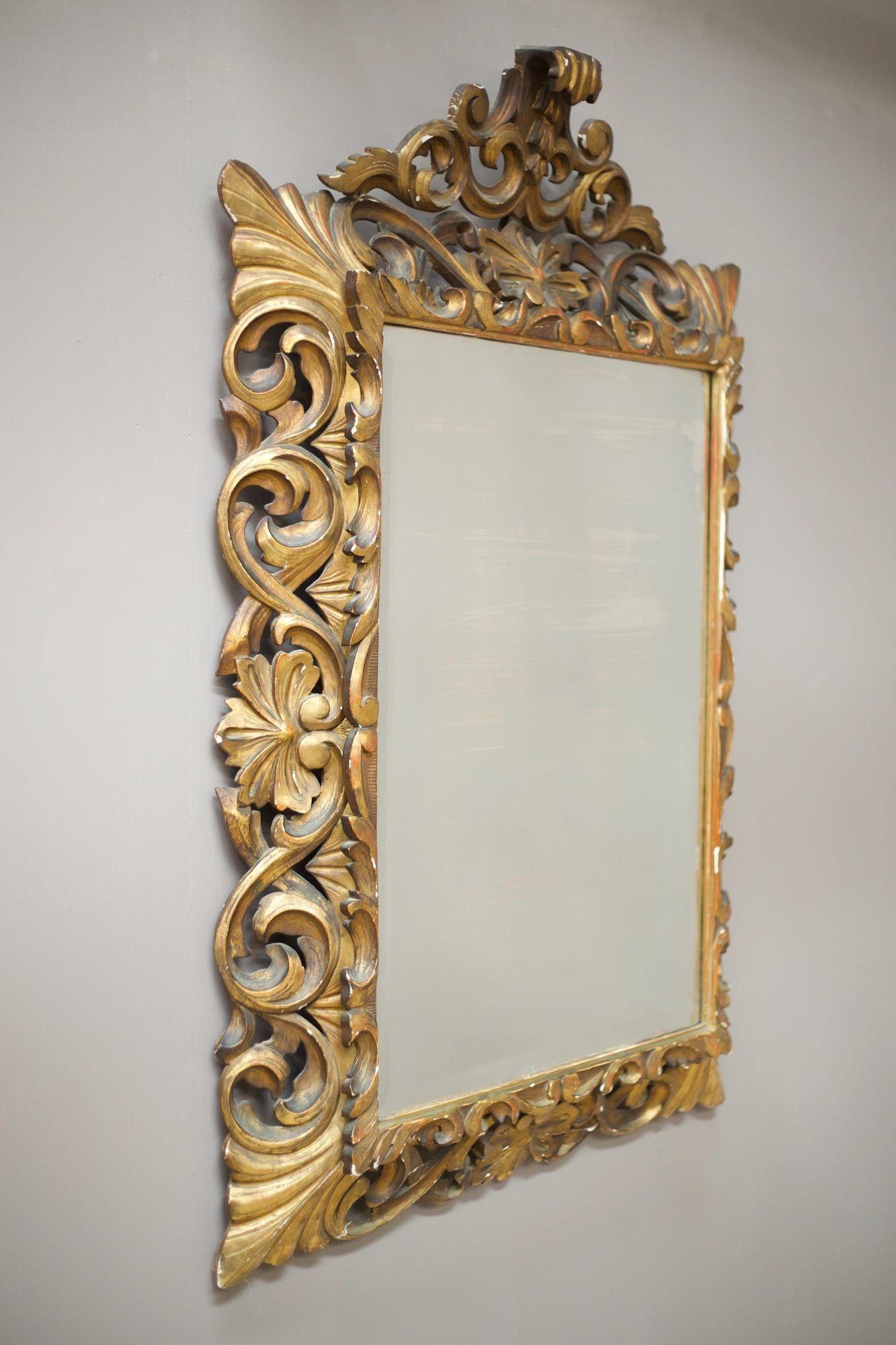 Early 19th Century Italian Giltwood Carved Mirror For Sale 5