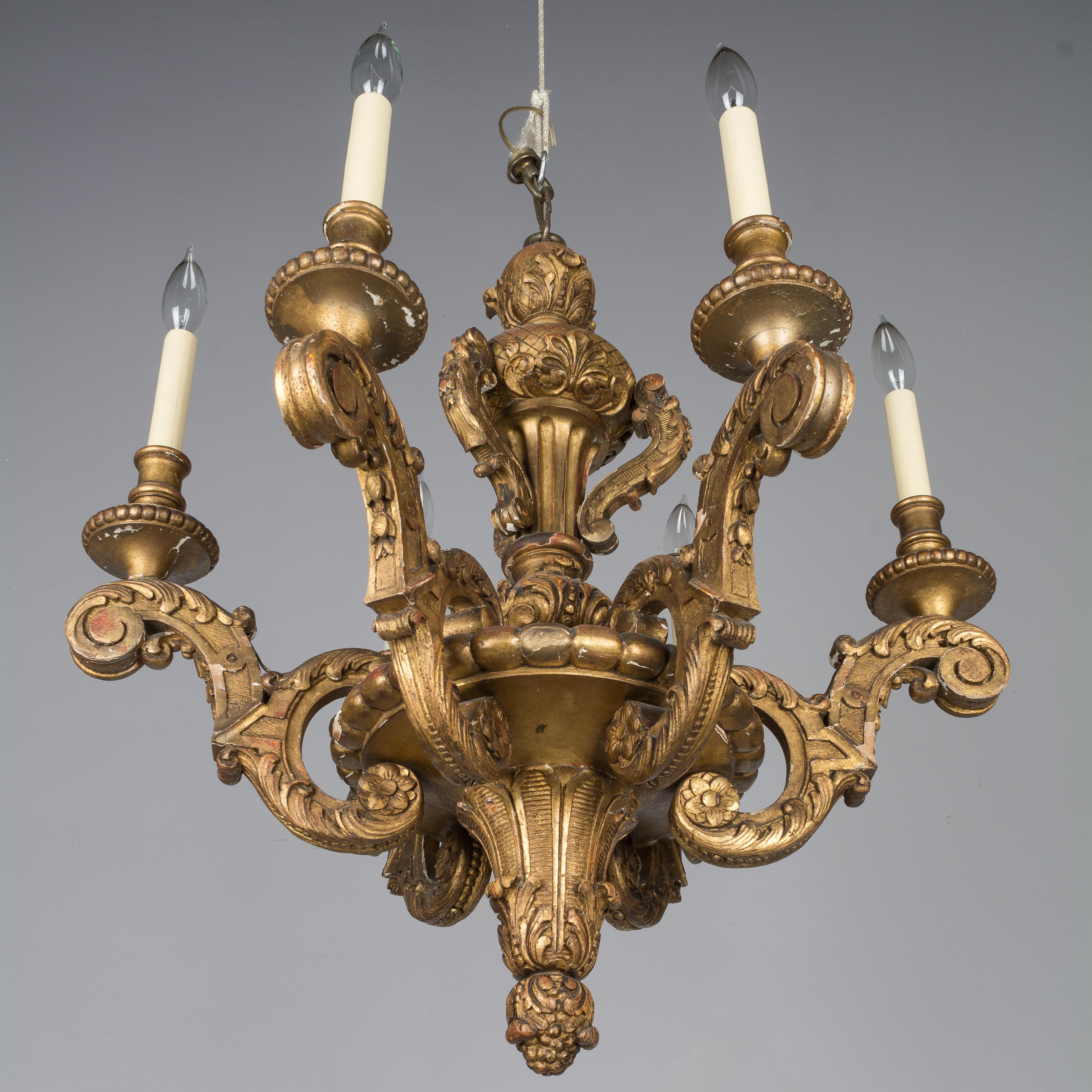 Hand-Carved Early 20th Century Italian Giltwood Chandelier