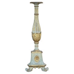 Frühes 19. Jahrhundert Italienisch Giltwood Pricket auf geschnitzten Tripod Basis