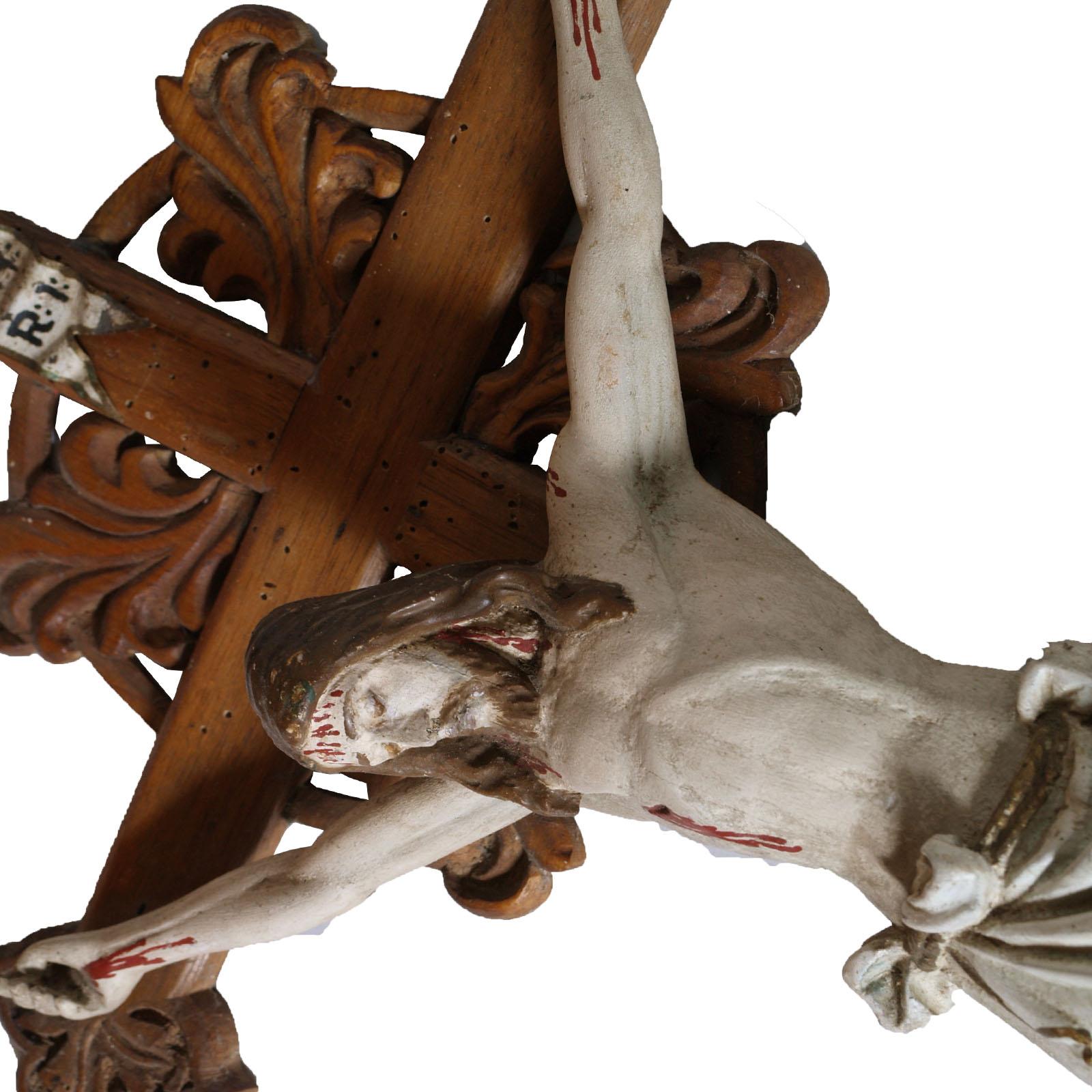 Ecole italienne du début du 19ème siècle de sculpture de crucifix en bois sculpté à la main et polychromé 