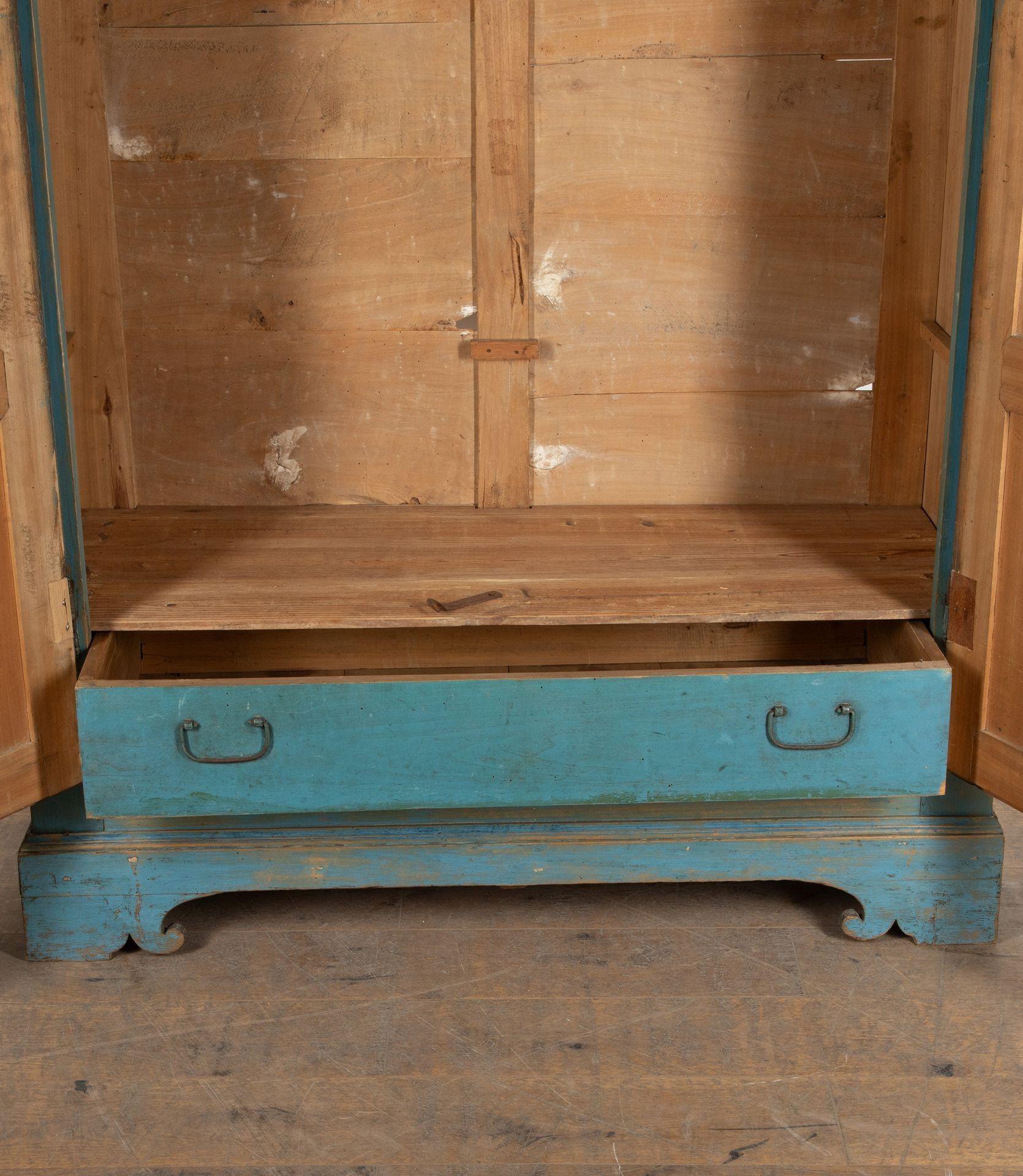 Early 19th Century Italian Knock Down Armoire For Sale 5