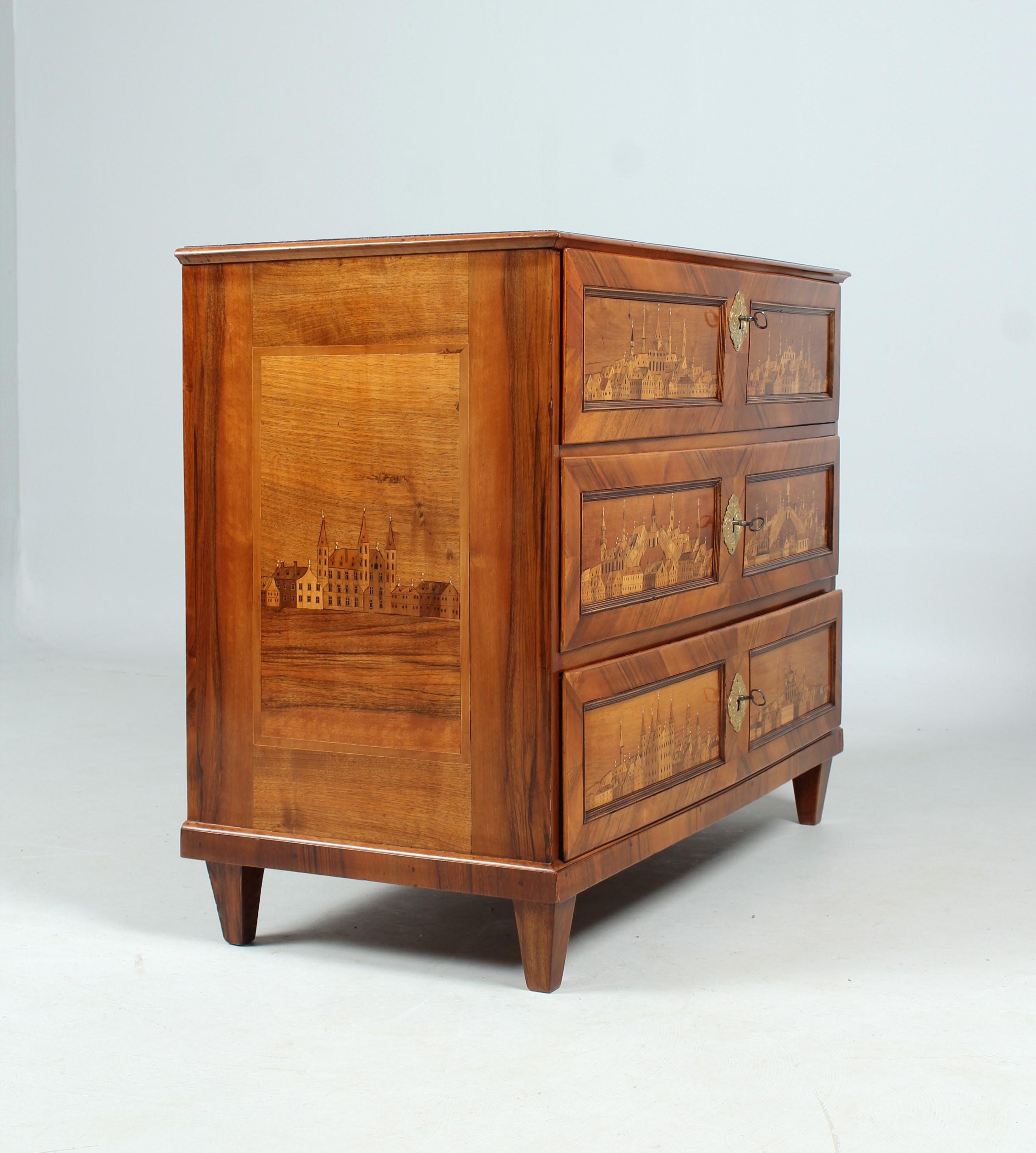 Early 19th Century Italian Louis XVI Chest of Drawers with Fantastic Marquetry For Sale 9