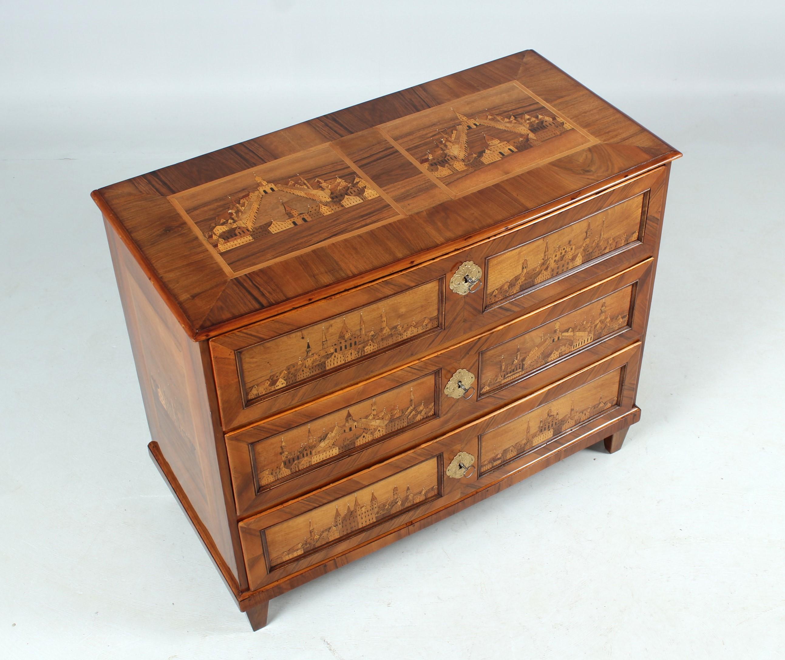 Early 19th Century Italian Louis XVI Chest of Drawers with Fantastic Marquetry For Sale 10