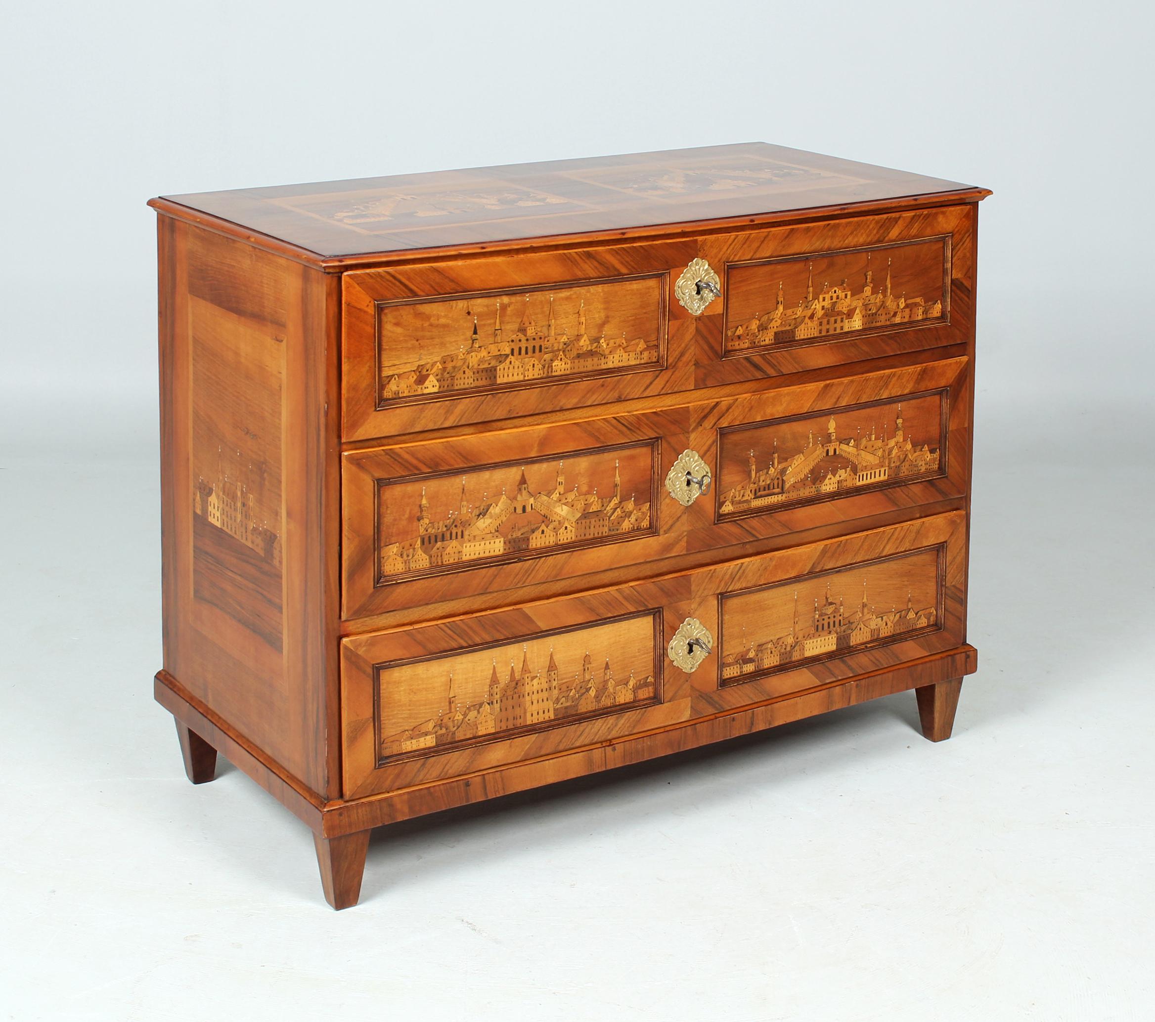 Early 19th Century Italian Louis XVI Chest of Drawers with Fantastic Marquetry For Sale 11