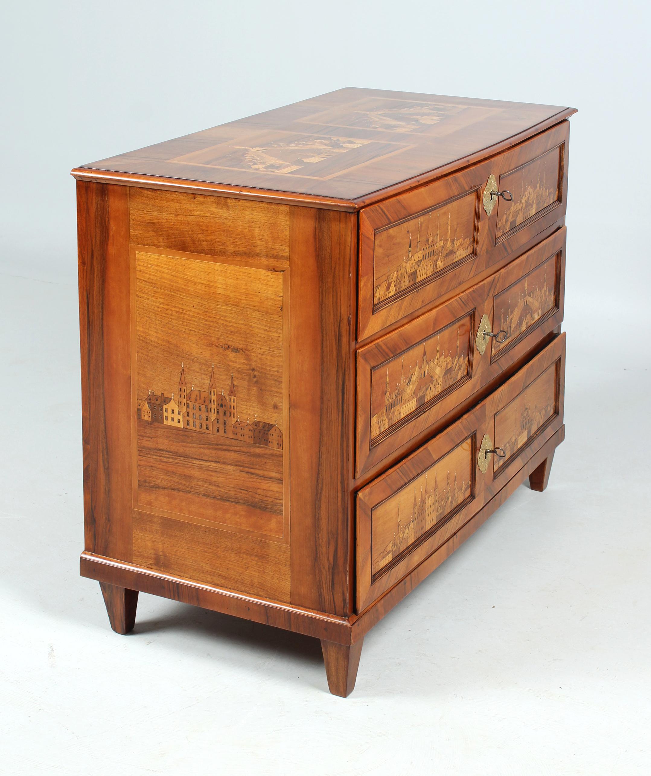 Early 19th Century Italian Louis XVI Chest of Drawers with Fantastic Marquetry For Sale 12
