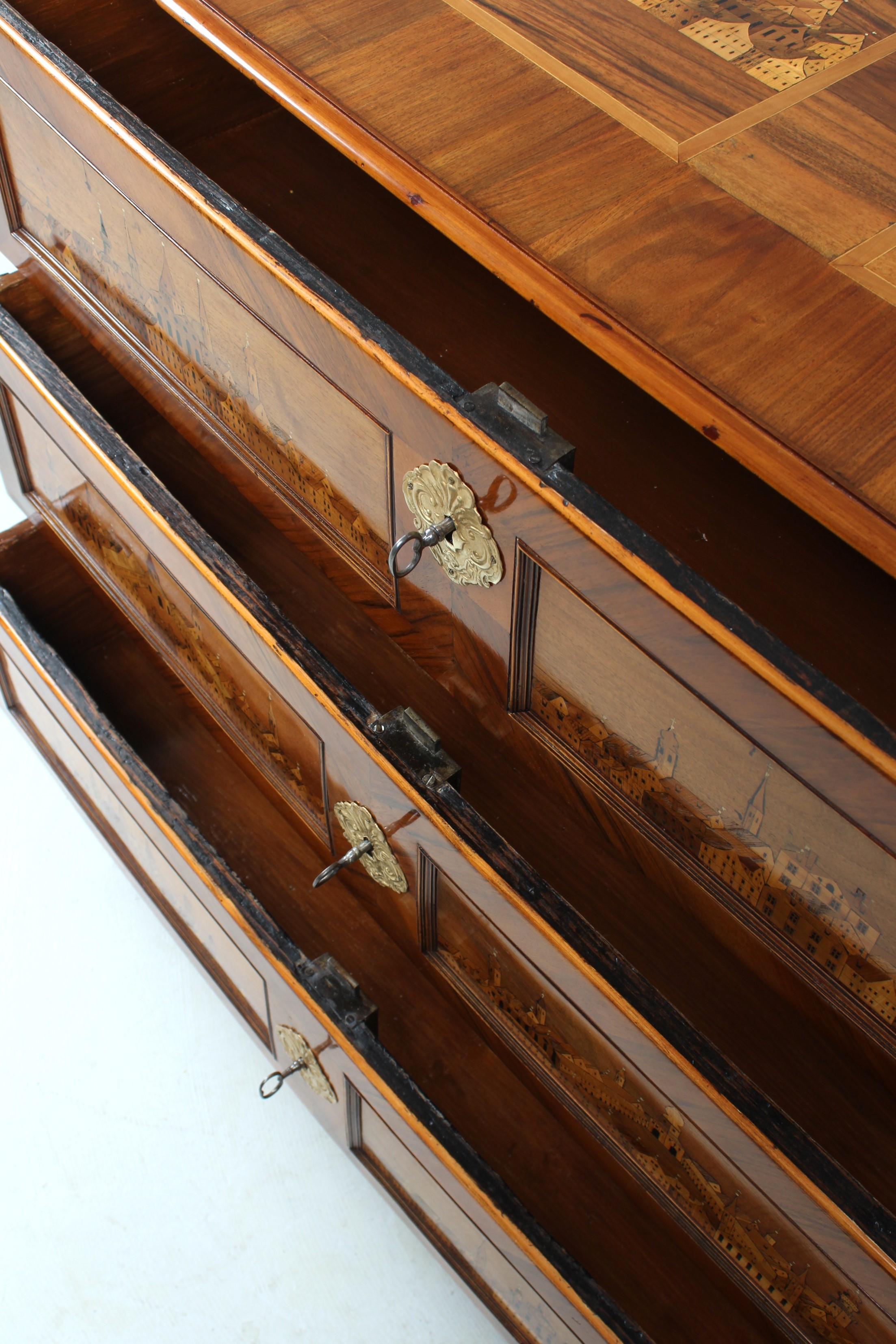 Early 19th Century Italian Louis XVI Chest of Drawers with Fantastic Marquetry For Sale 13