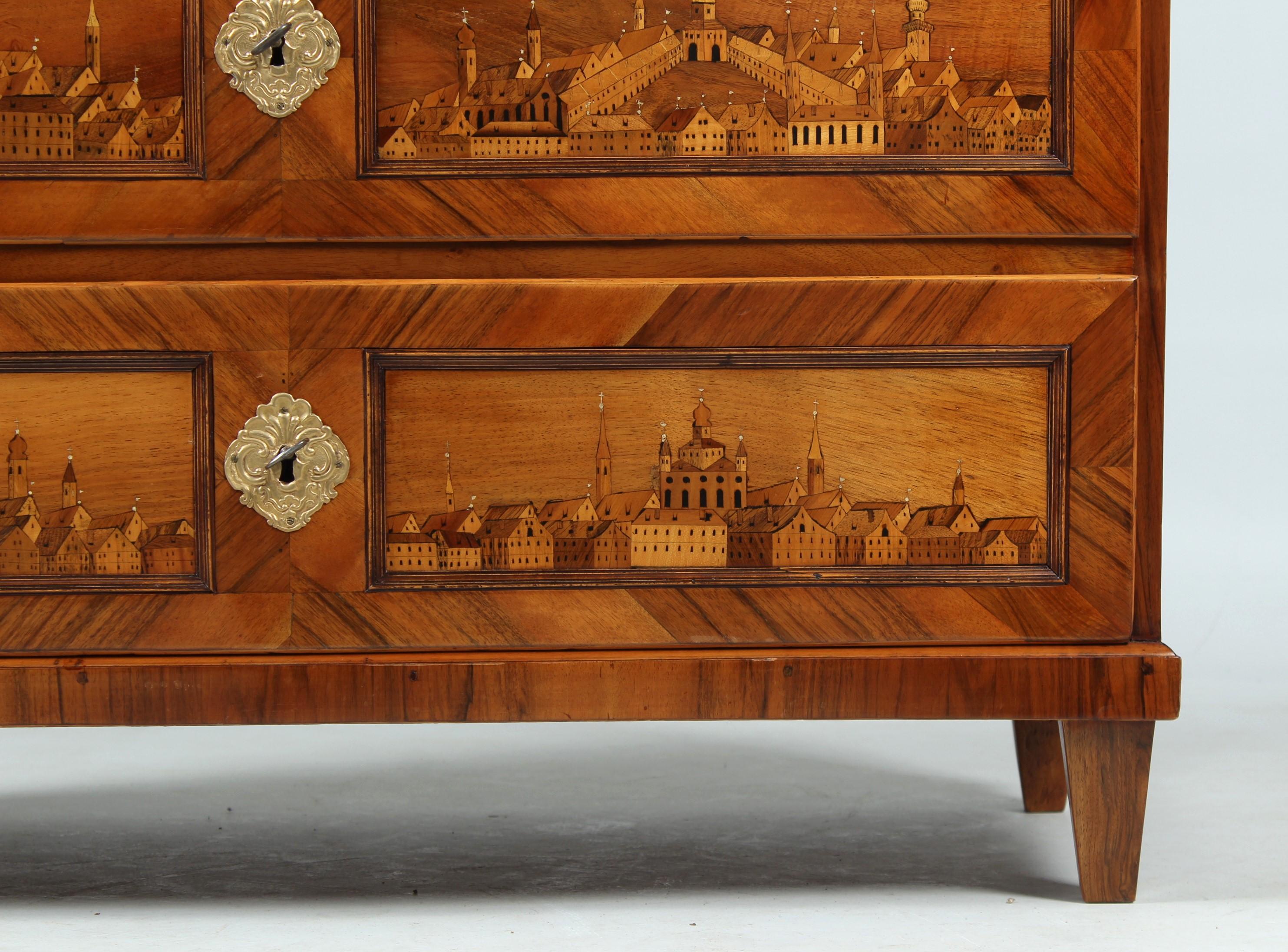 Early 19th Century Italian Louis XVI Chest of Drawers with Fantastic Marquetry For Sale 3