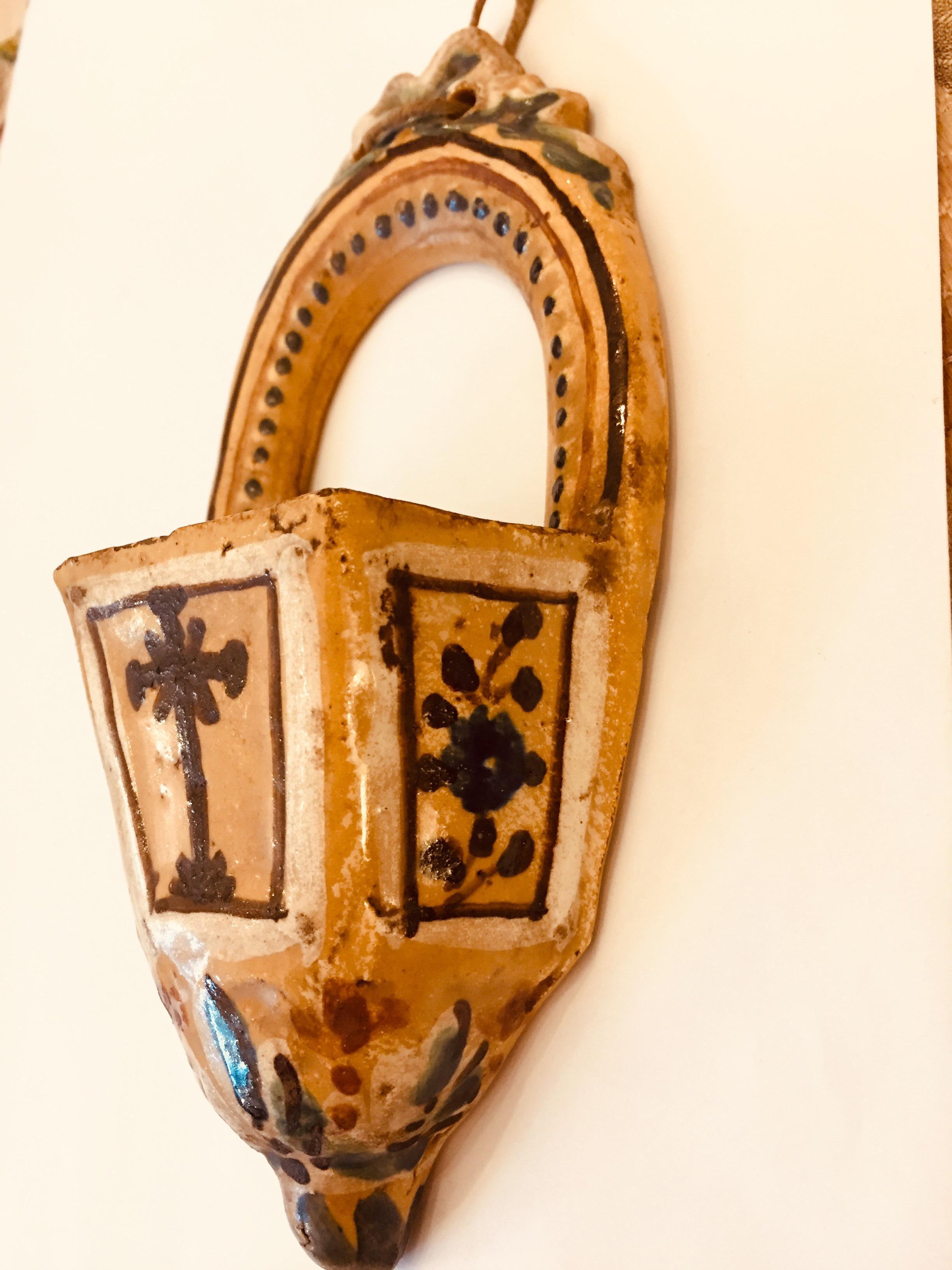 Early 19th Century Italian Majolica Holy Water Font For Sale 3