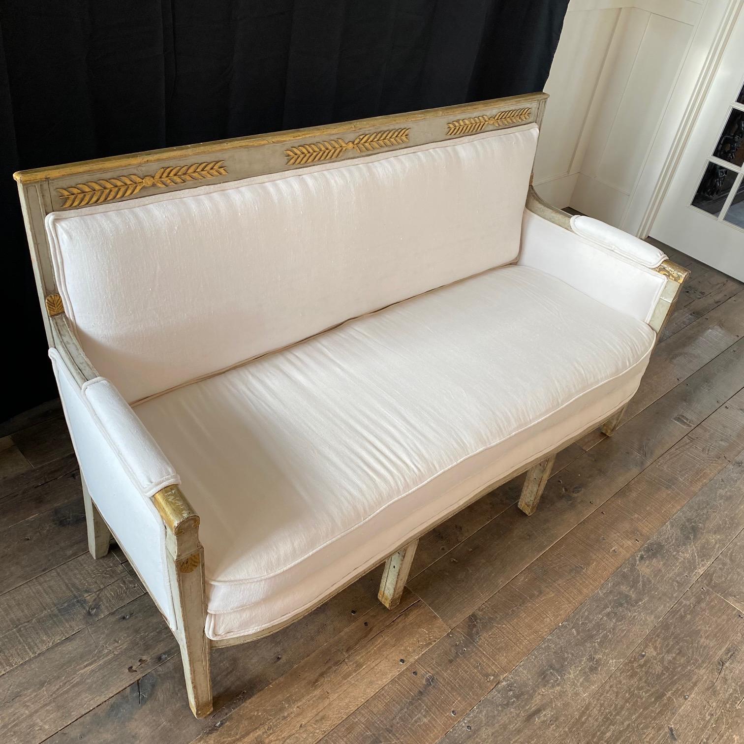 Early 19th Century Italian Neoclassical Painted and Parcel Gilt Sofa or Canape For Sale 3