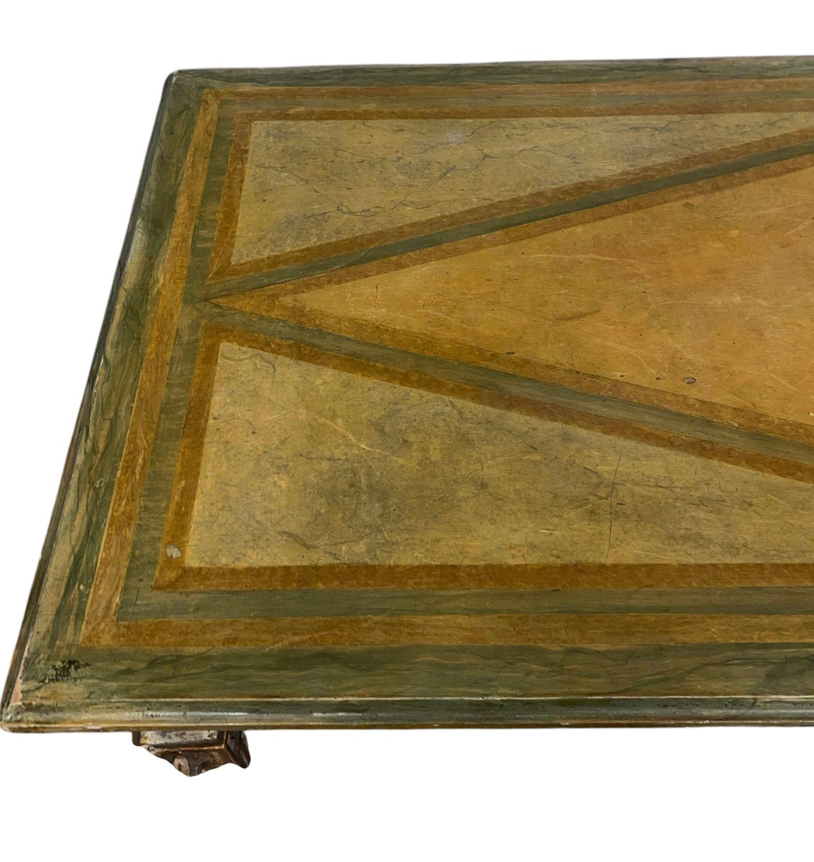 XIXe siècle Table centrale longue en parcellaire doré, Italie, début du 19e siècle en vente