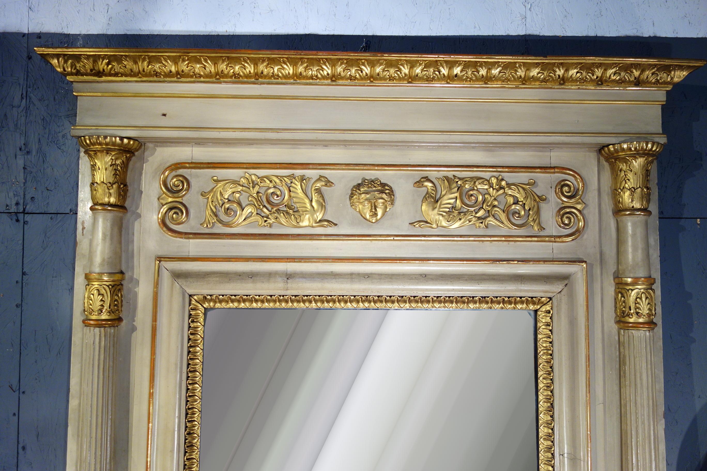 Miroir Trumeau en bois doré italien du début du 19e siècle, vers 1820 en vente 3