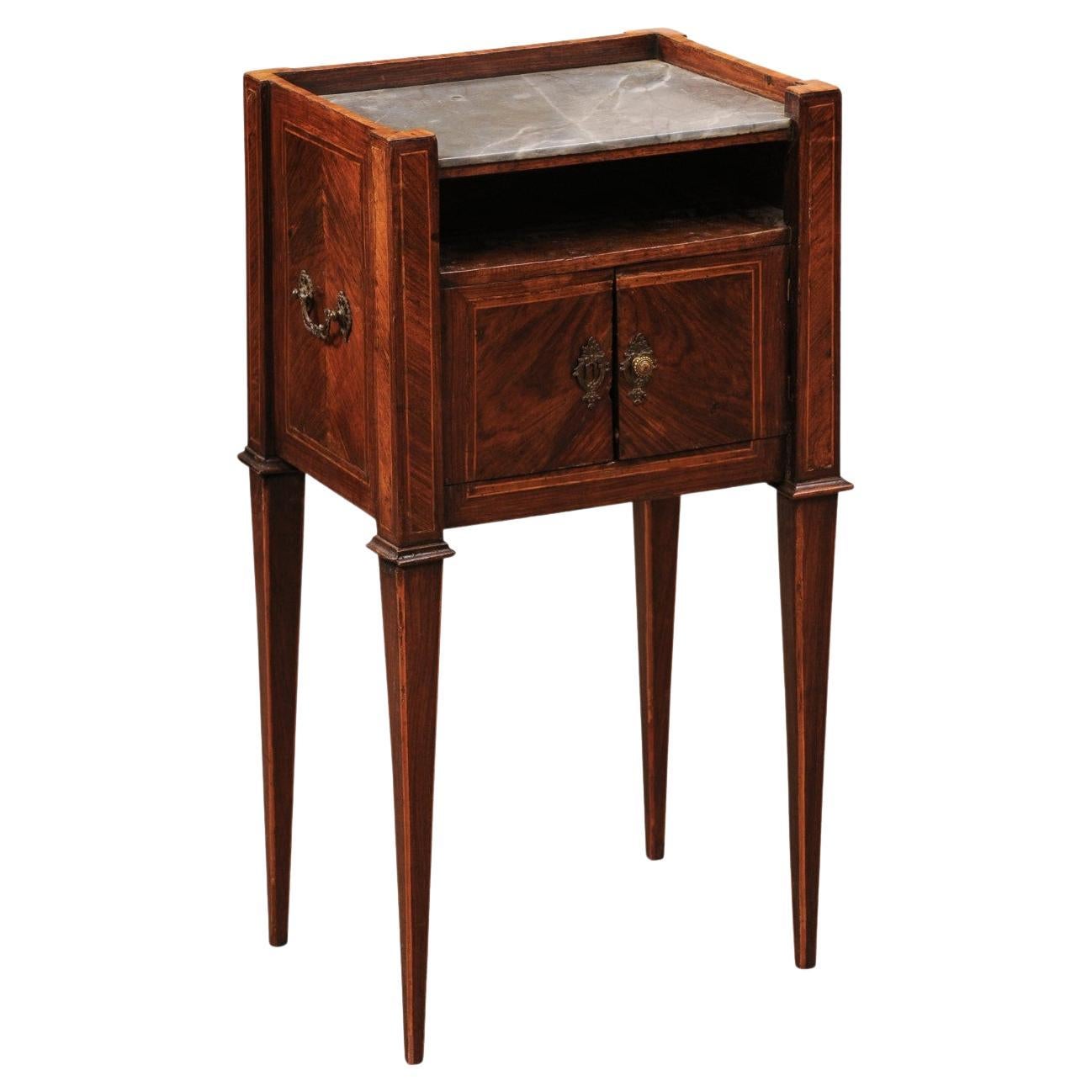 Commodino neoclassico italiano del primo Ottocento in legno di noce e tulipano con legno grigio in vendita