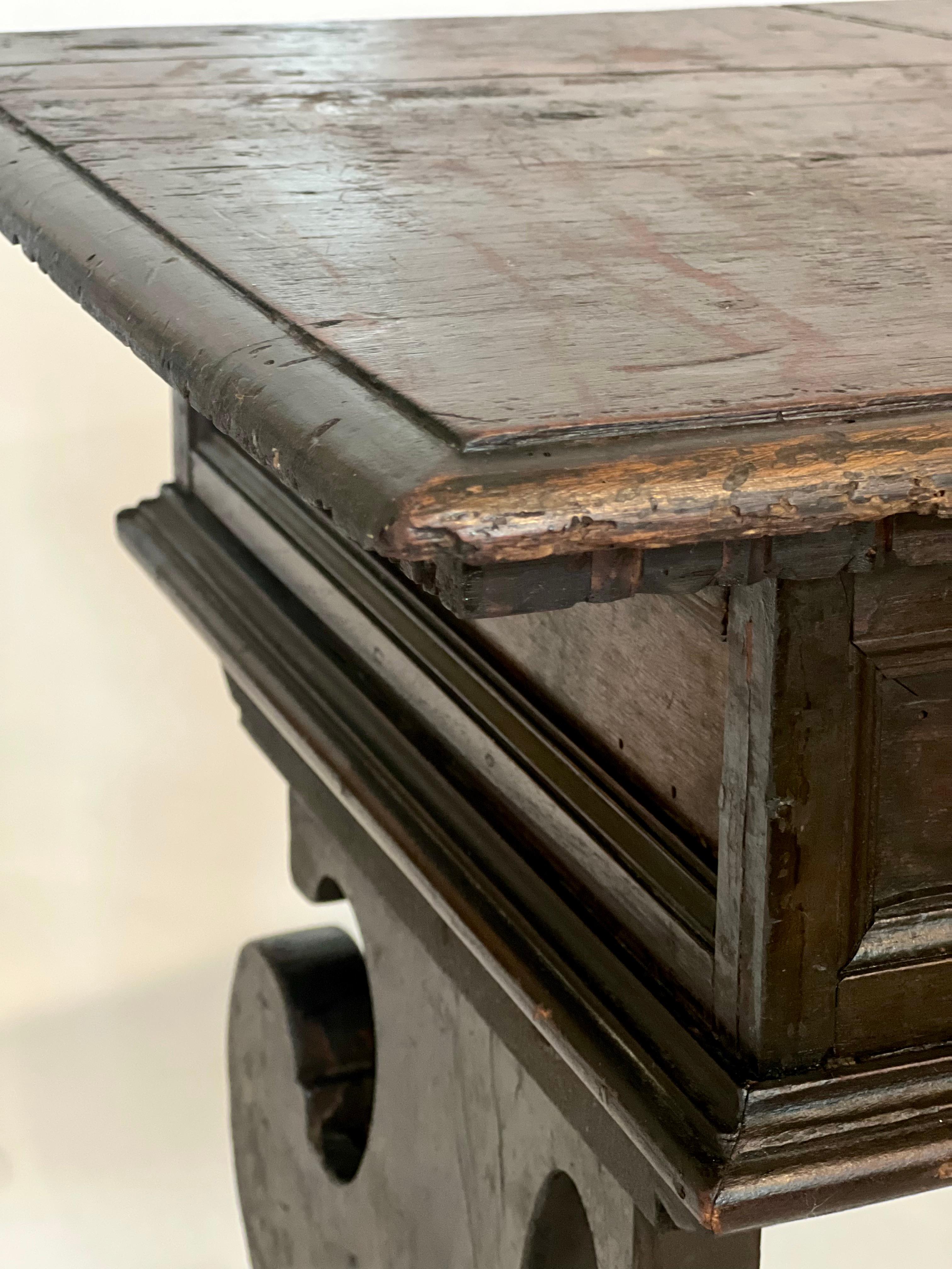 Early 19th Century Italian Renaissance Carved Oak Trestle Base Table with Patina For Sale 10