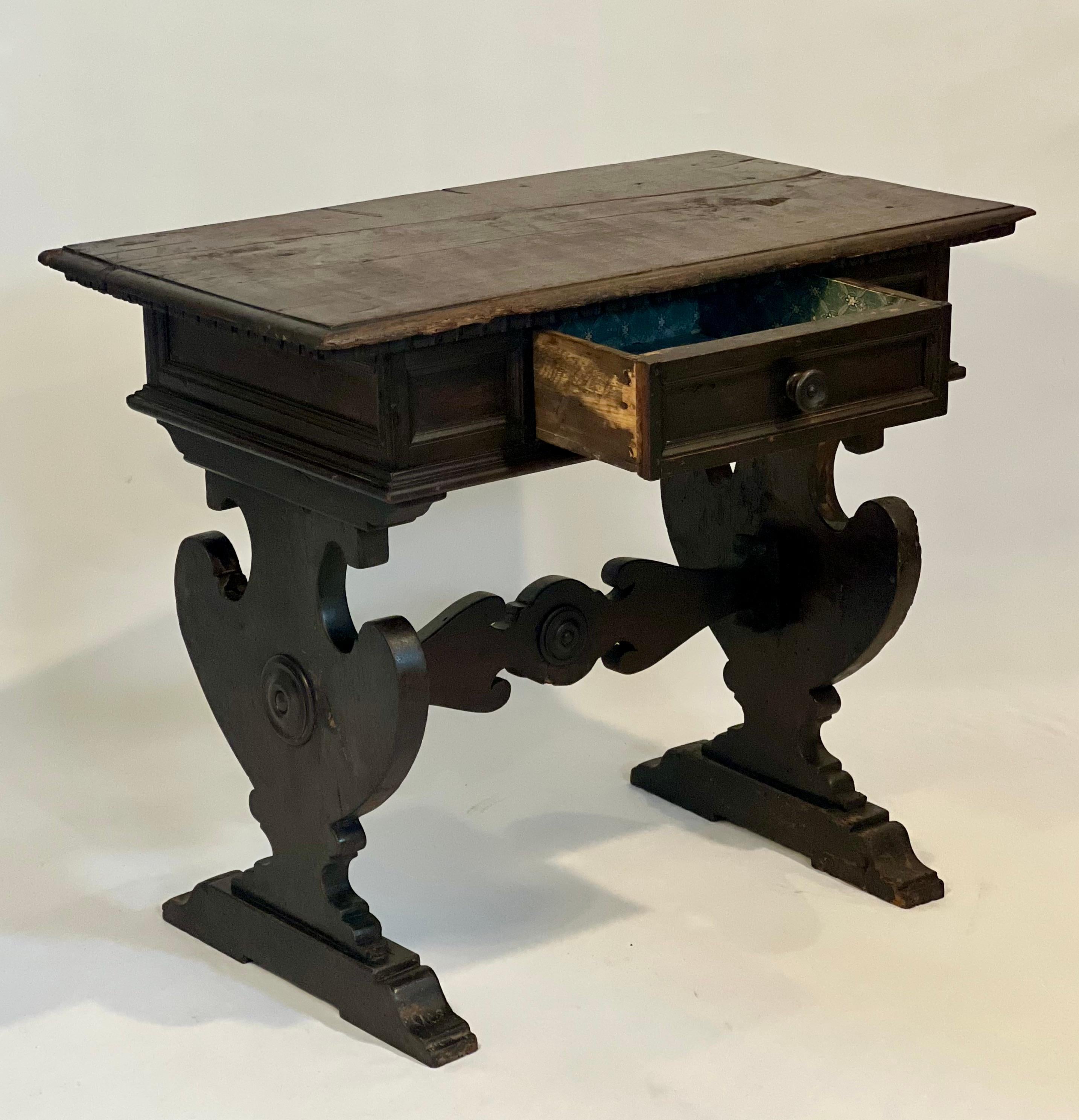 Hand-Carved Early 19th Century Italian Renaissance Carved Oak Trestle Base Table with Patina For Sale
