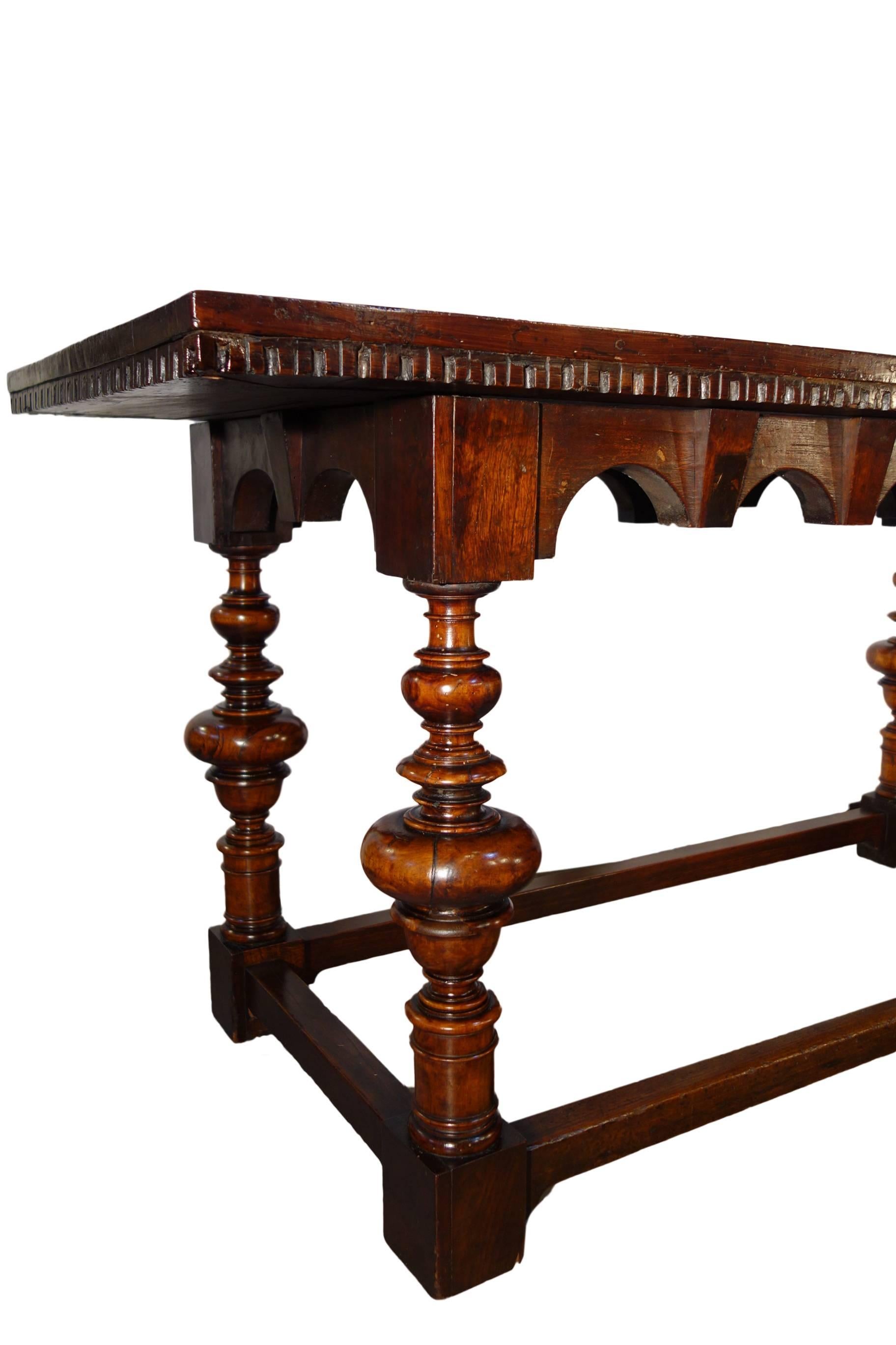 Early 19th Century Italian Renaissance Walnut Bologna Style Centre Table In Good Condition In Encinitas, CA
