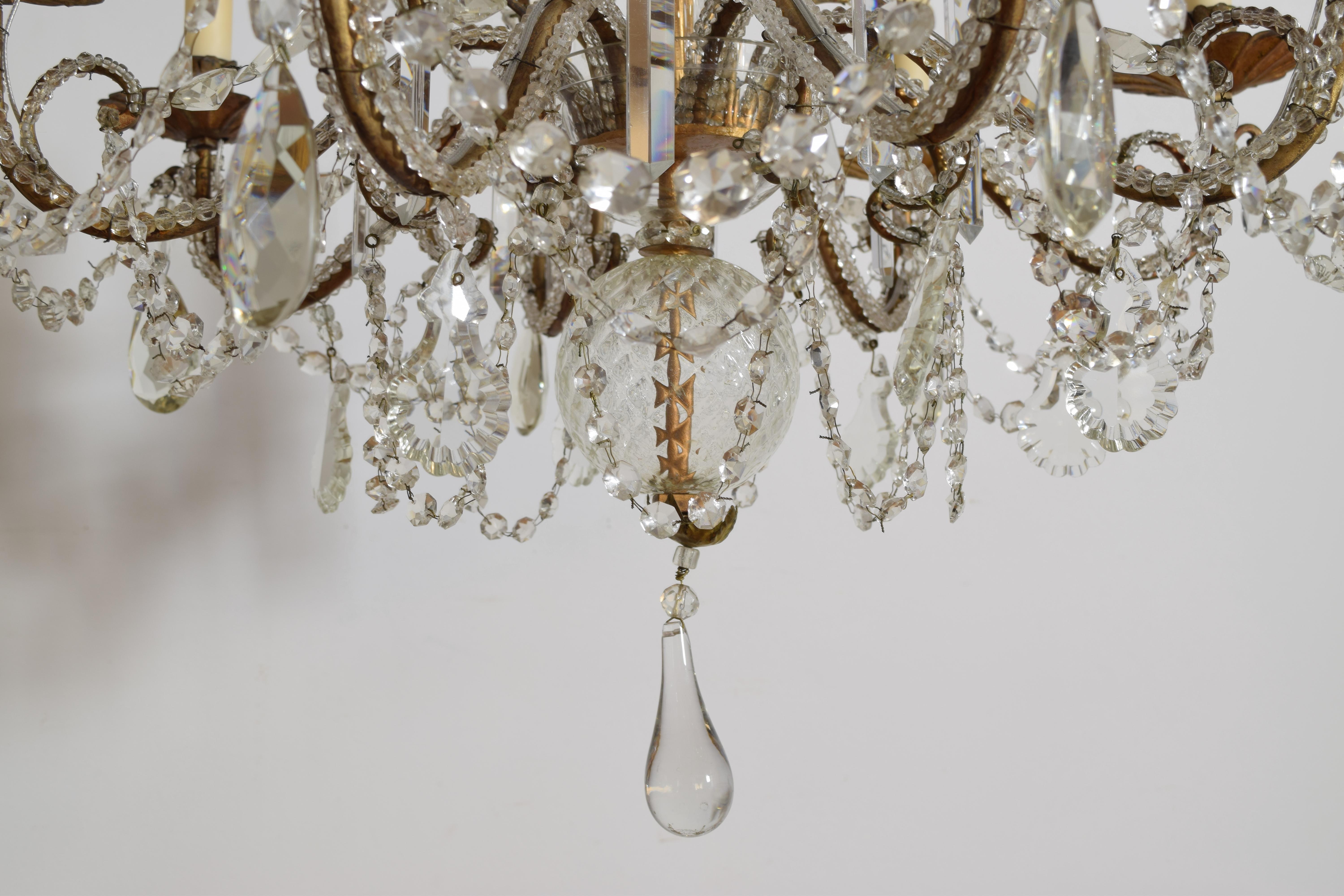 Lustre à 8 lumières de style rococo italien du début du 19e siècle en vente 3