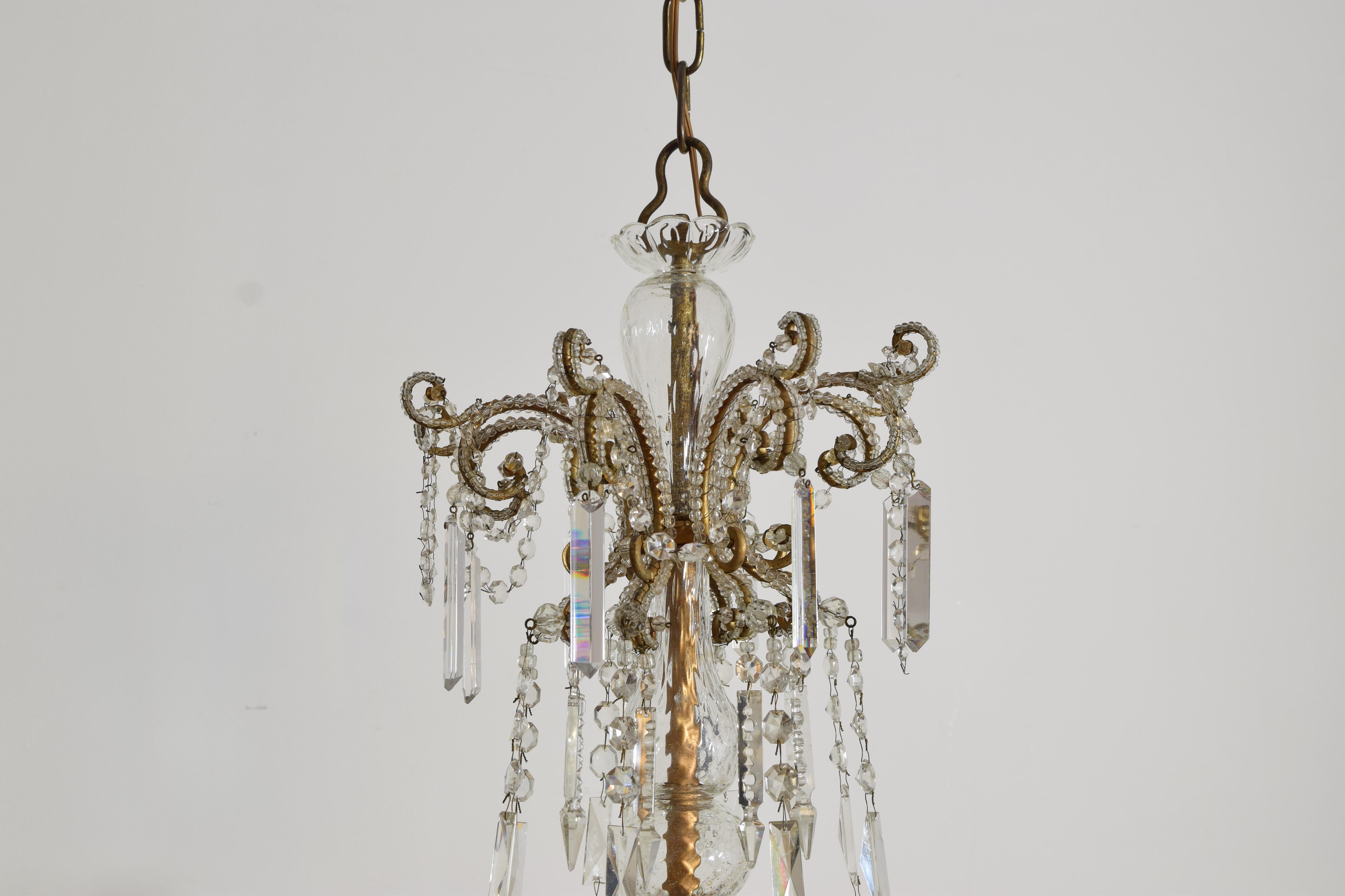 Sculpté à la main Lustre à 8 lumières de style rococo italien du début du 19e siècle en vente