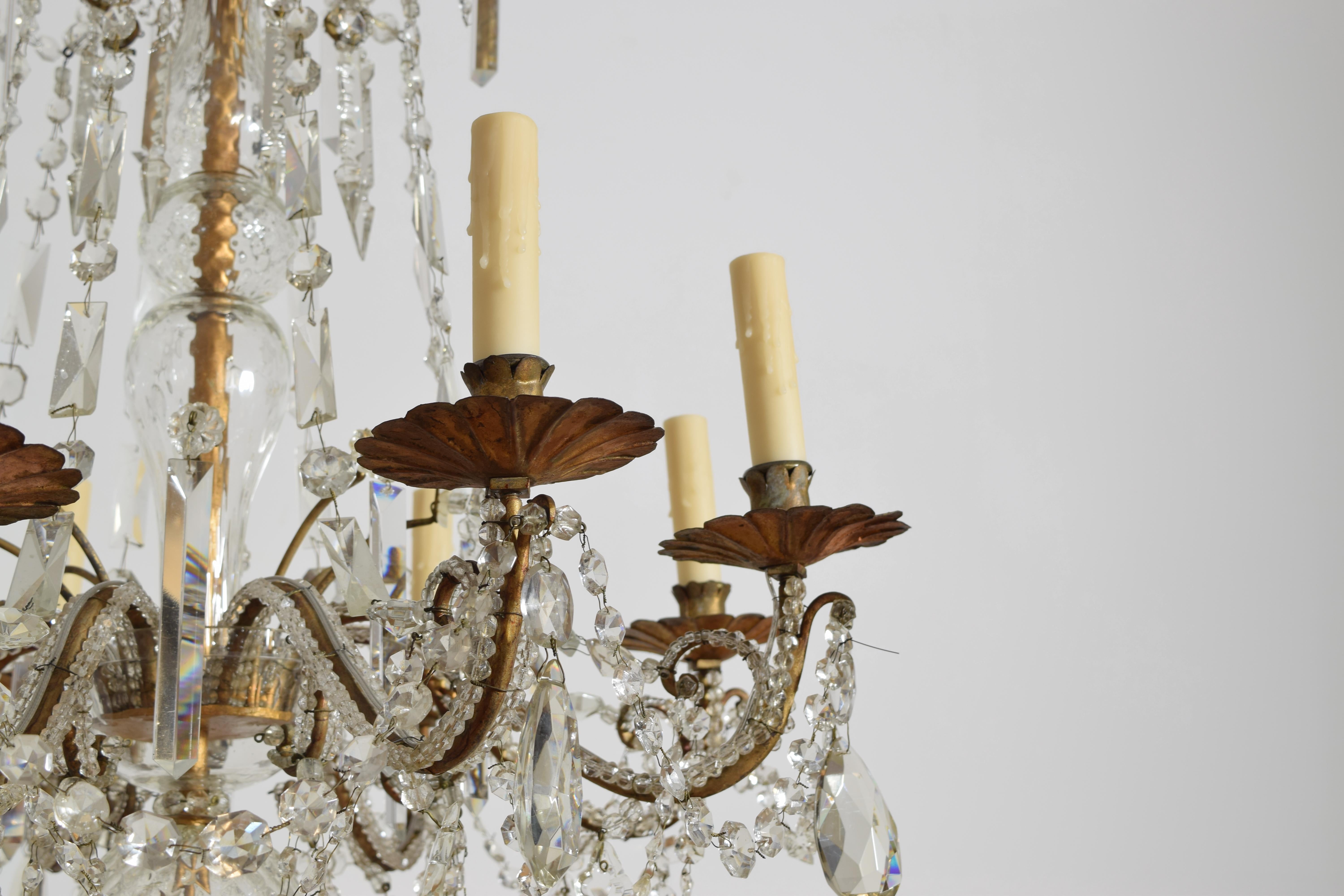 Lustre à 8 lumières de style rococo italien du début du 19e siècle en vente 1