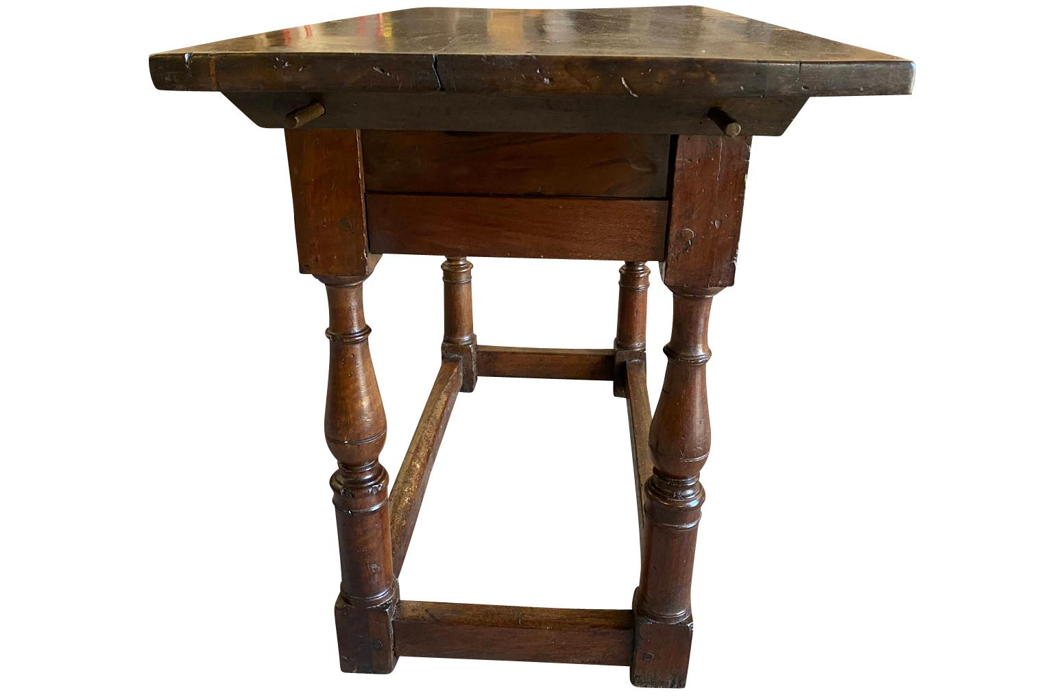 Walnut Early 19th Century Italian Side Table For Sale
