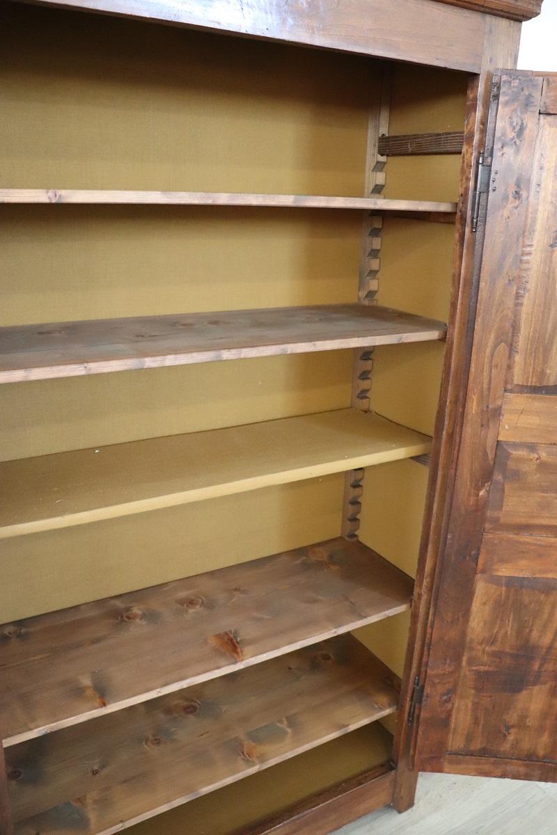 Armadio antico in legno massiccio di pioppo dei primi dell'Ottocento italiano in vendita 4