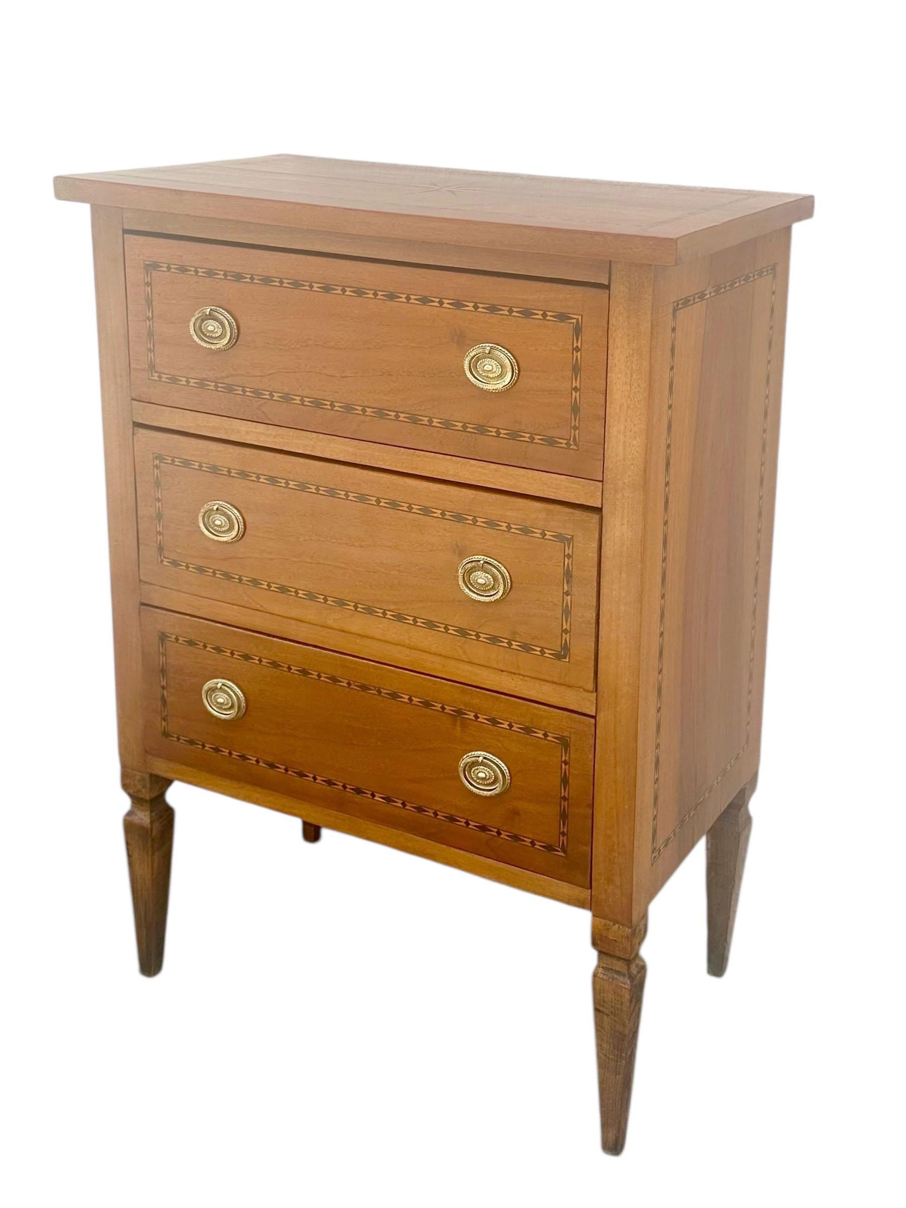 Early 19th Century Italian Three Drawer Chest with Starburst Inlay In Good Condition For Sale In Tampa, FL