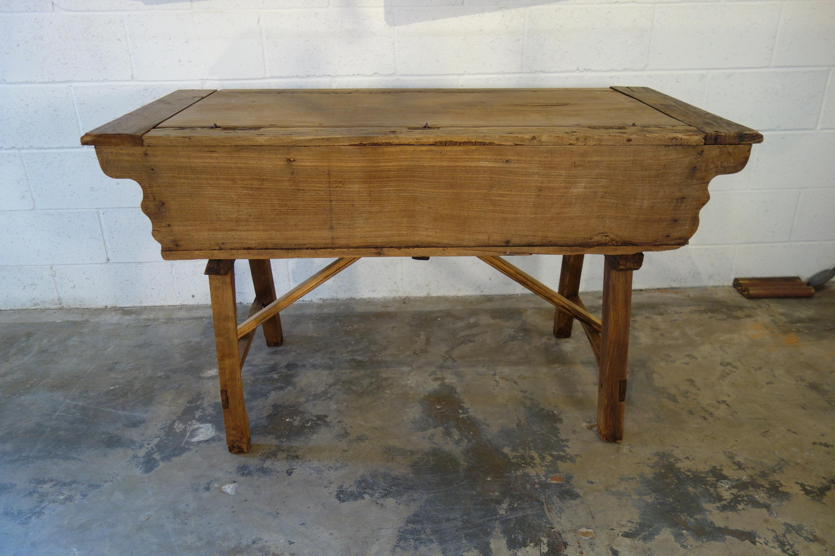 Early 19th Century Tuscan Farmhouse Kitchen Madia Bread Table, circa 1820 7