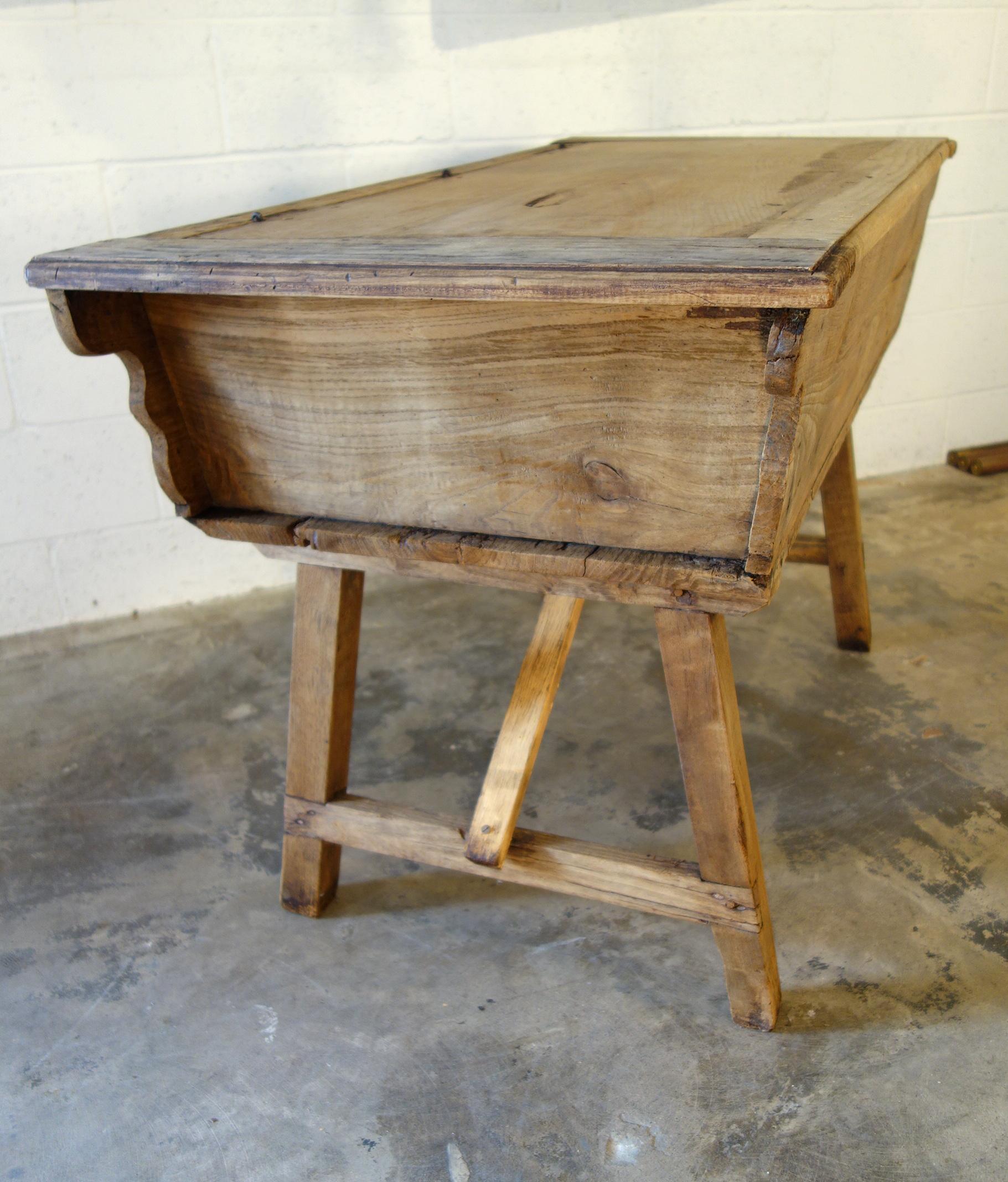 Early 19th Century Tuscan Farmhouse Kitchen Madia Bread Table, circa 1820 In Good Condition In Encinitas, CA