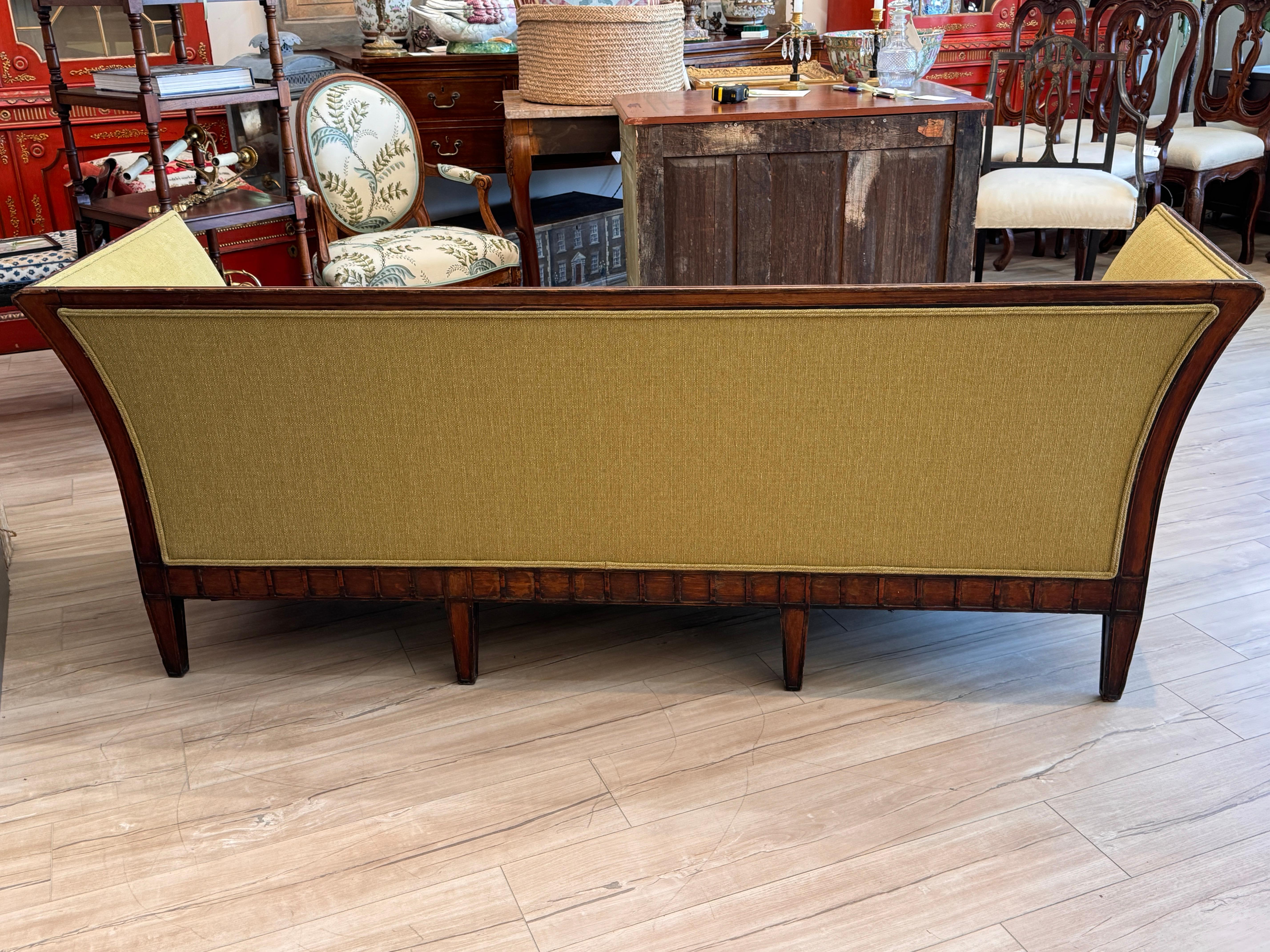 Early 19th Century Italian Upholstered Sofa With Carved Walnut Frame For Sale 5