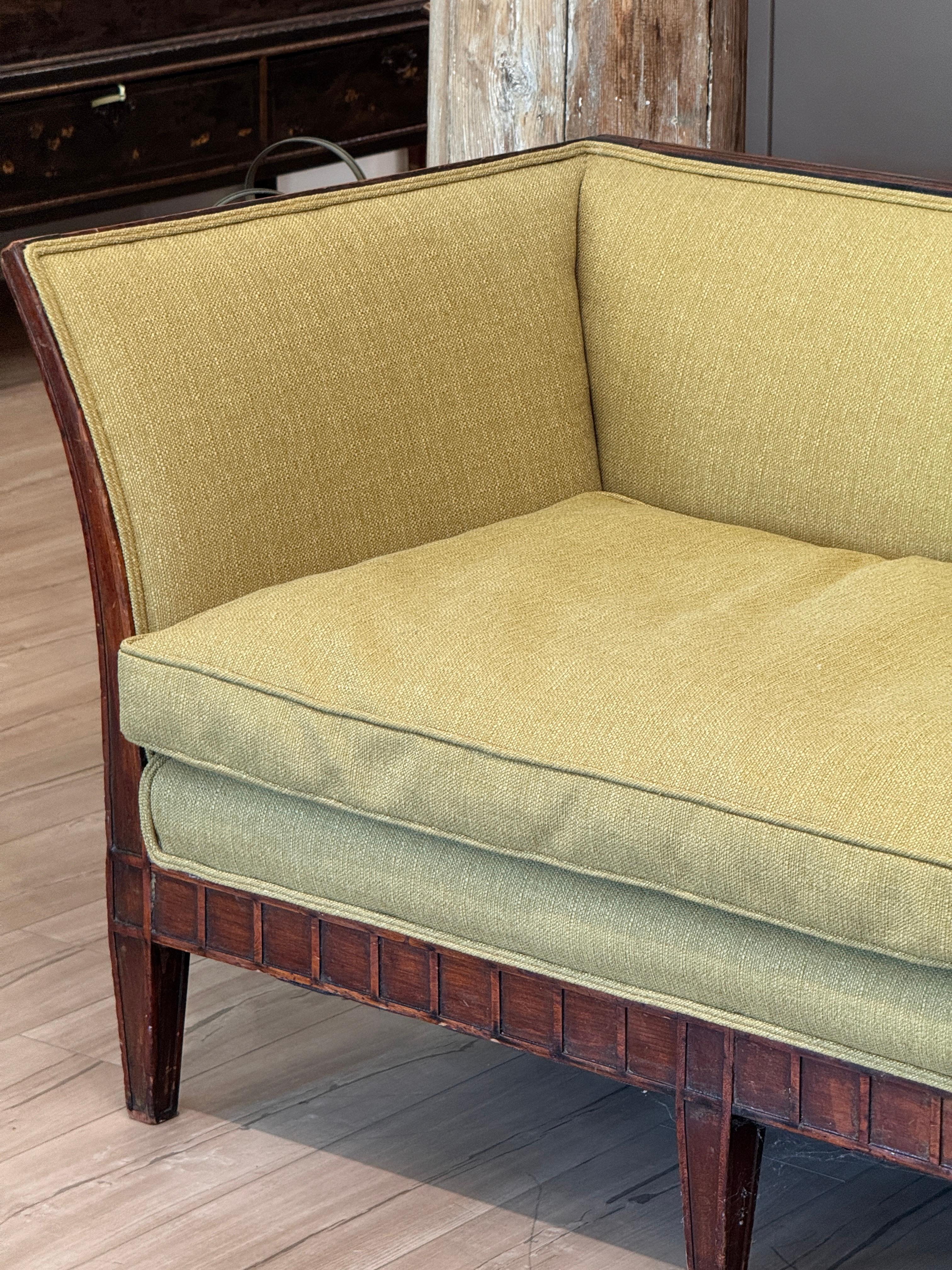 Early 19th Century Italian Upholstered Sofa With Carved Walnut Frame For Sale 2