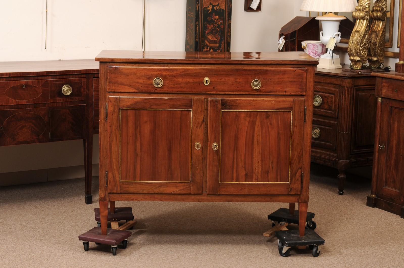 Early 19th Century Italian Walnut Buffet with Drawer & 2 Cabinet Doors with Gilt For Sale 9