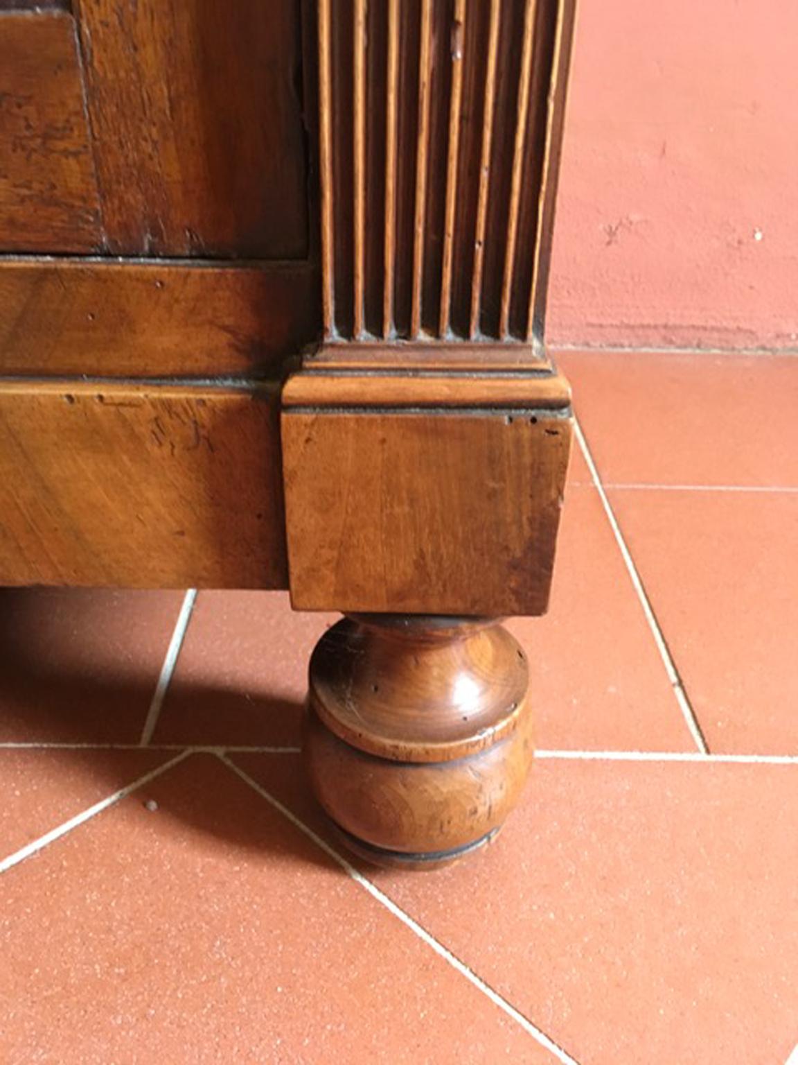 Italy Early 19th Century Walnut Buffet with Two Doors and Drawer For Sale 6