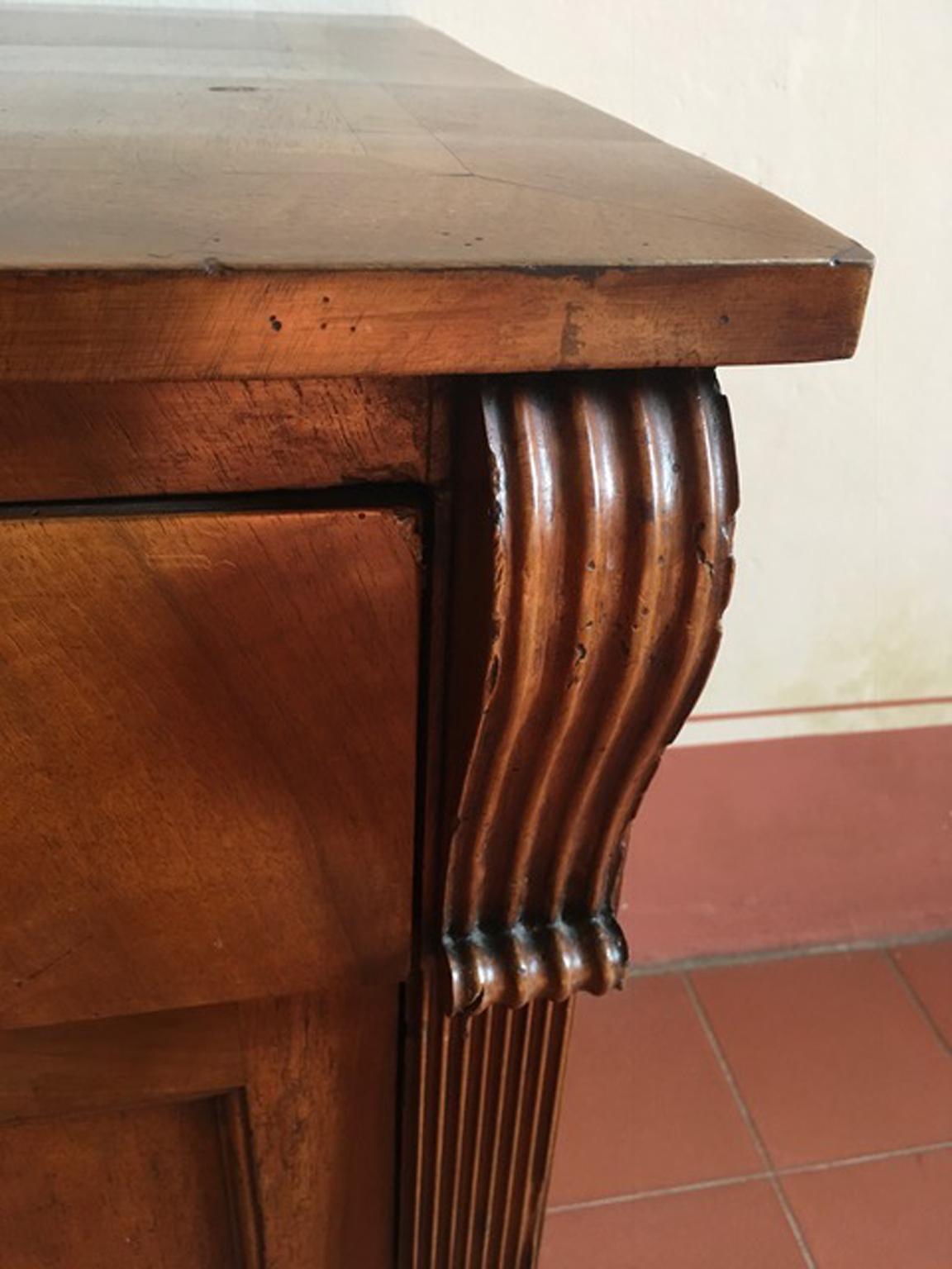 Italy Early 19th Century Walnut Buffet with Two Doors and Drawer For Sale 9