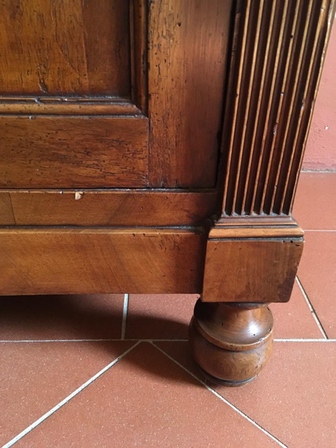 Hand-Crafted Italy Early 19th Century Walnut Buffet with Two Doors and Drawer For Sale