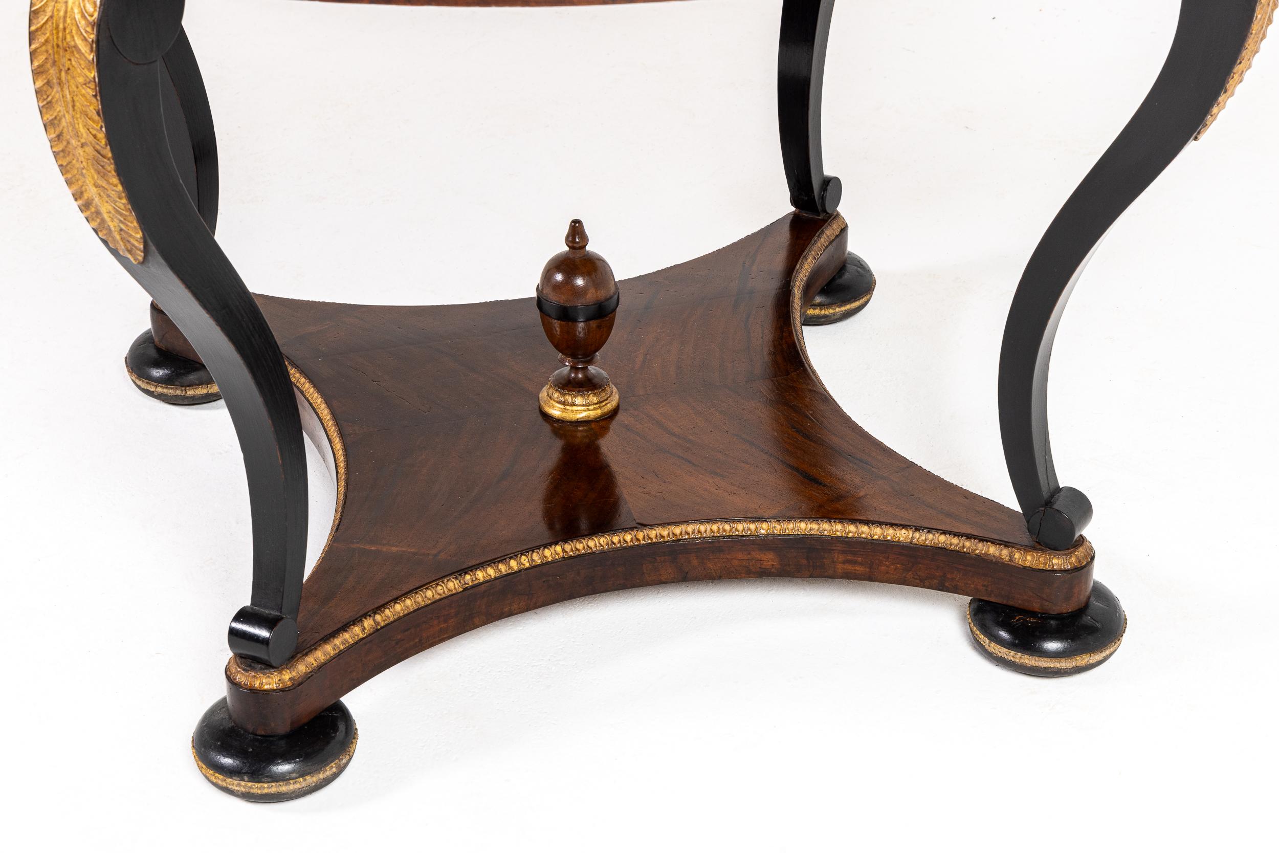 XIXe siècle Table centrale italienne en noyer du début du 19e siècle avec plateau Scagliola en vente