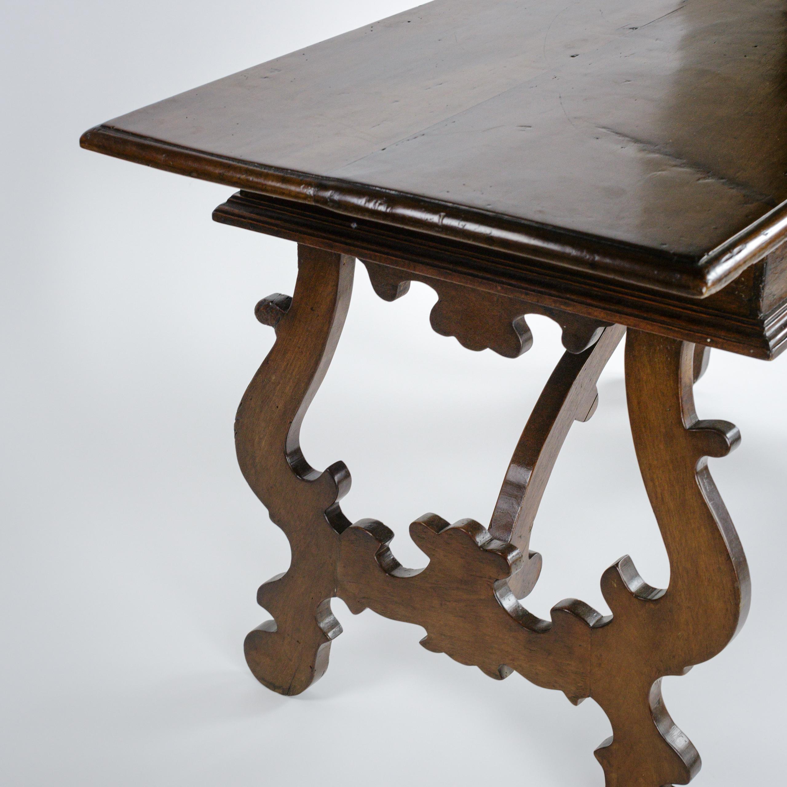 Tavolo da scrivania o consolle in noce italiano dei primi del XIX secolo in vendita 6