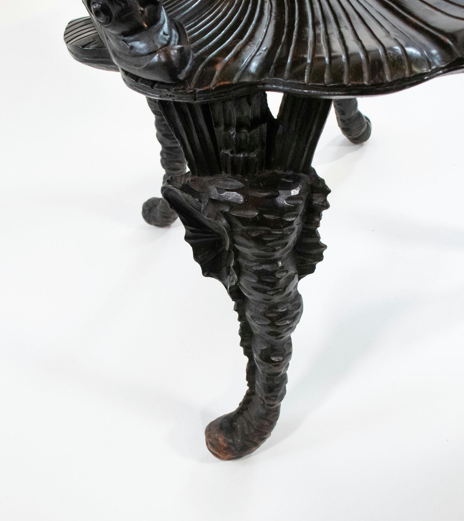 Early 19th Century Italian Walnut Grotto Chair For Sale 11