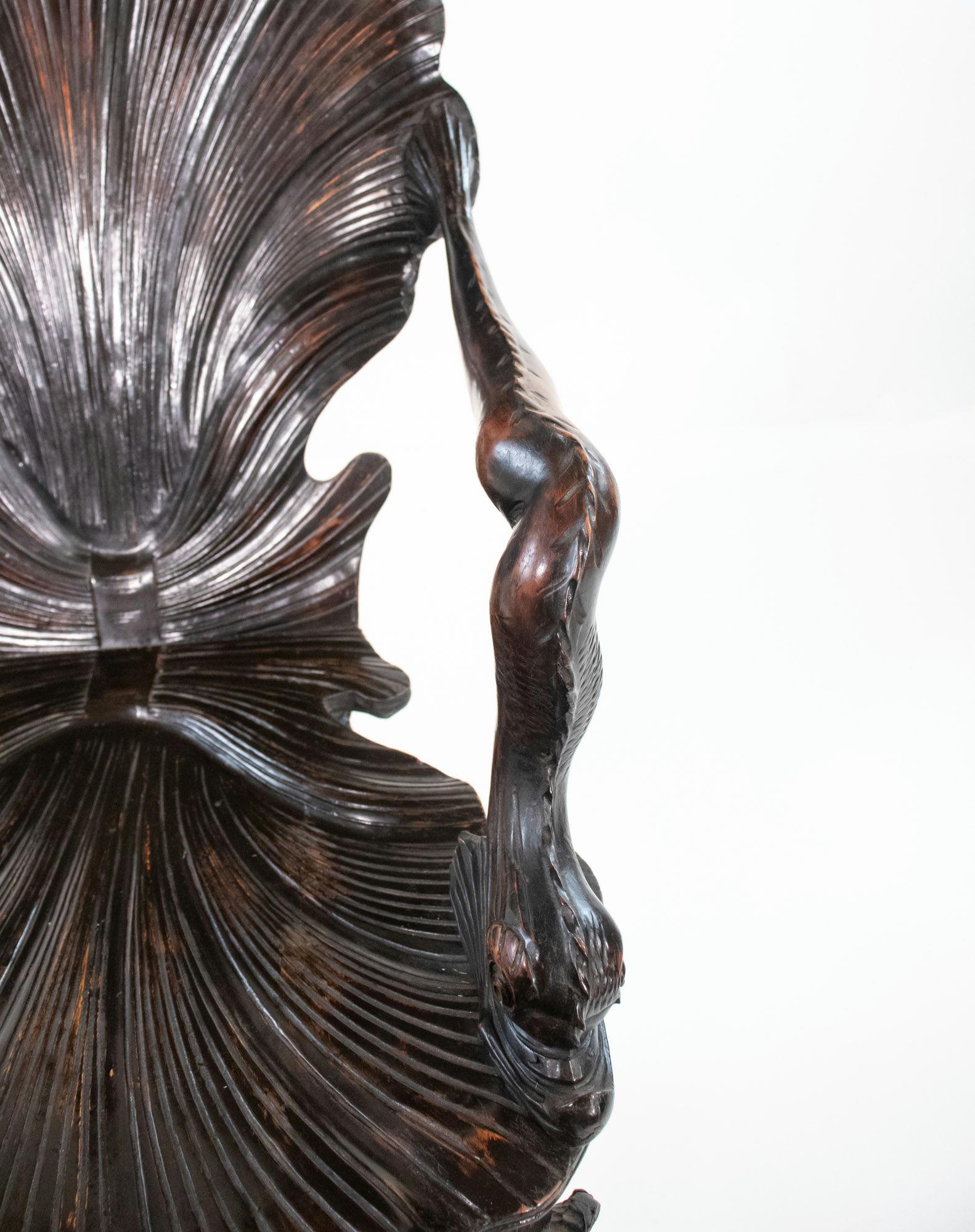 Early 19th Century Italian Walnut Grotto Chair For Sale 14