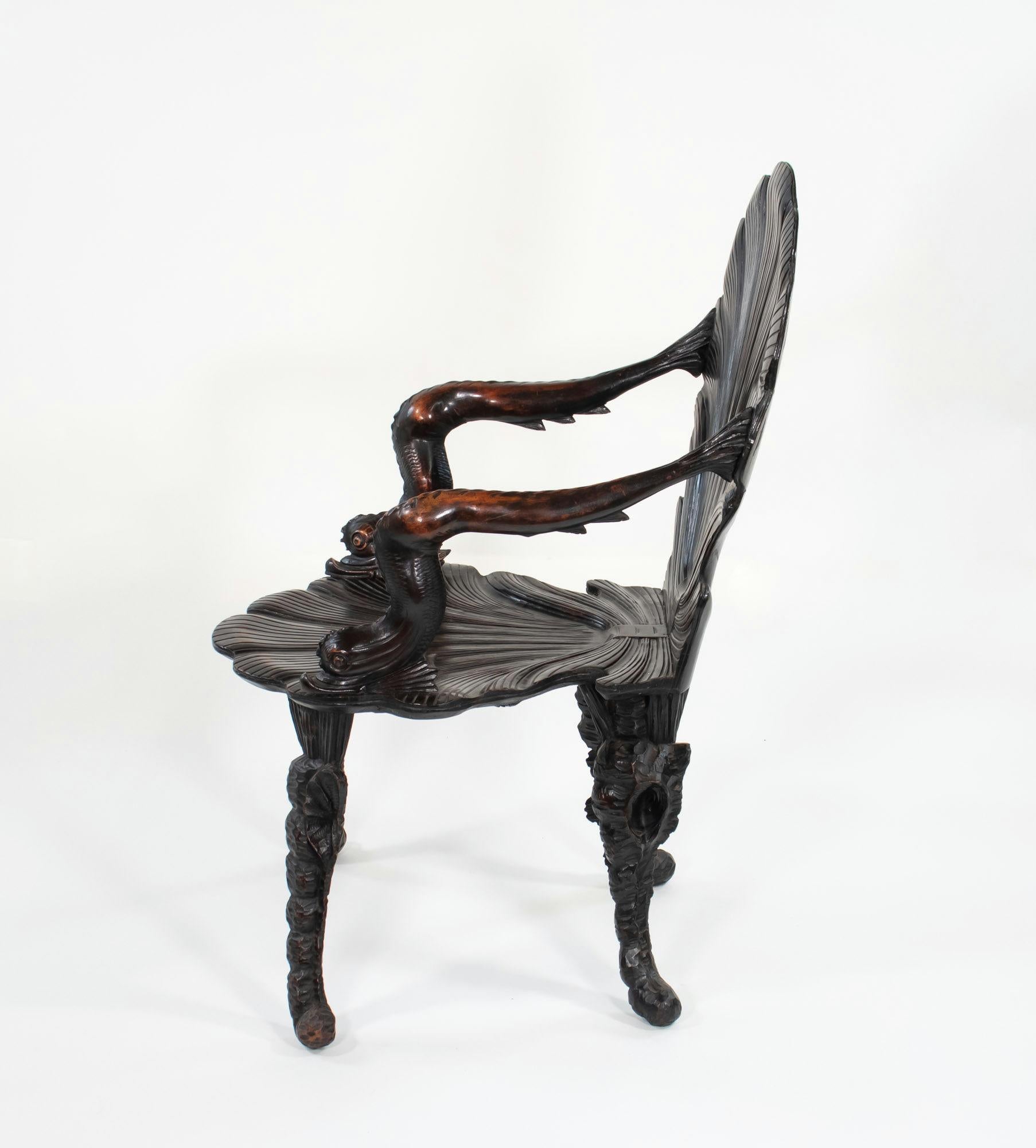 Hand-Carved Early 19th Century Italian Walnut Grotto Chair For Sale