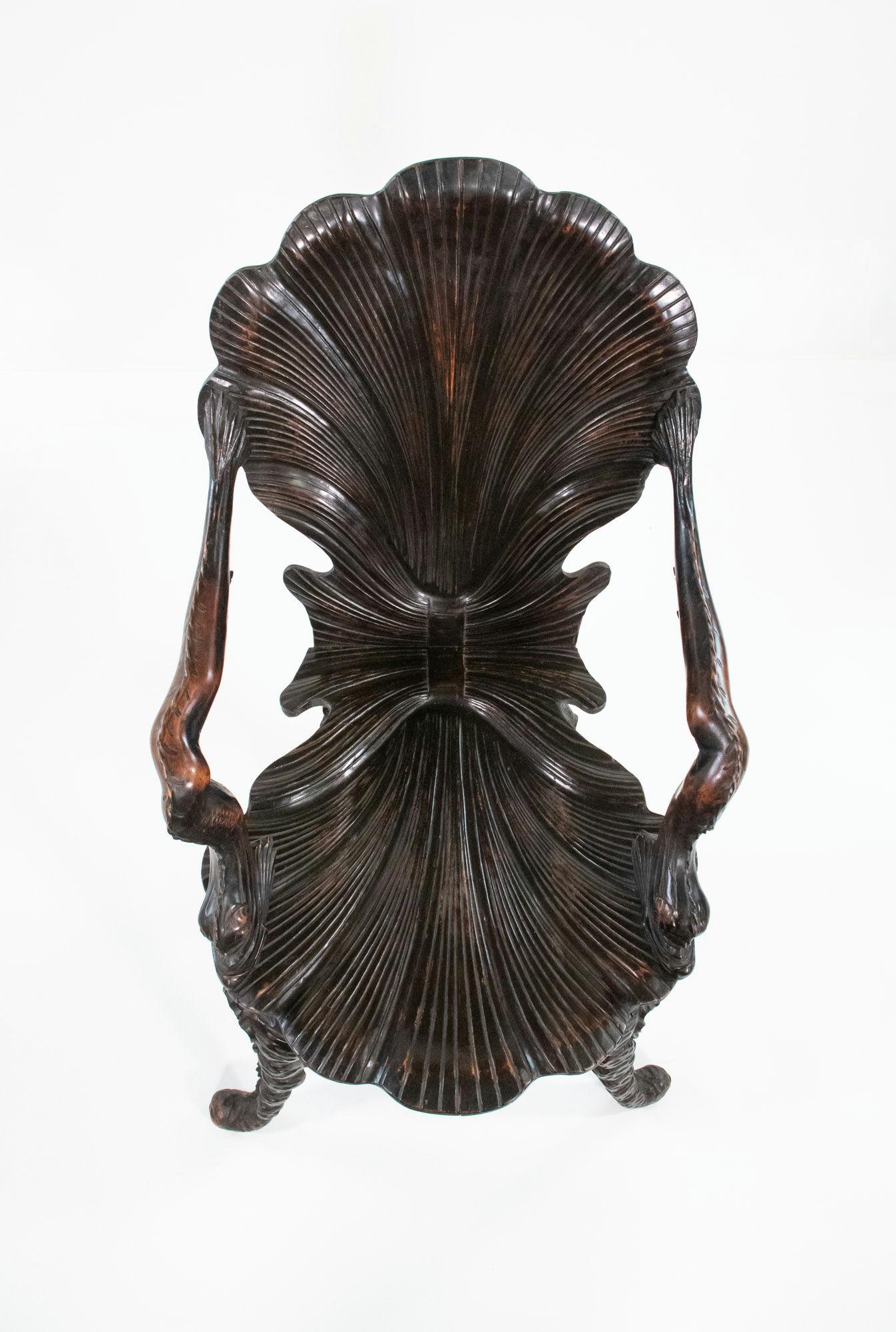 Early 19th Century Italian Walnut Grotto Chair For Sale 2