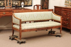 Frühes 19. Jahrhundert Italienisches Nussbaumsofa aus Lucca