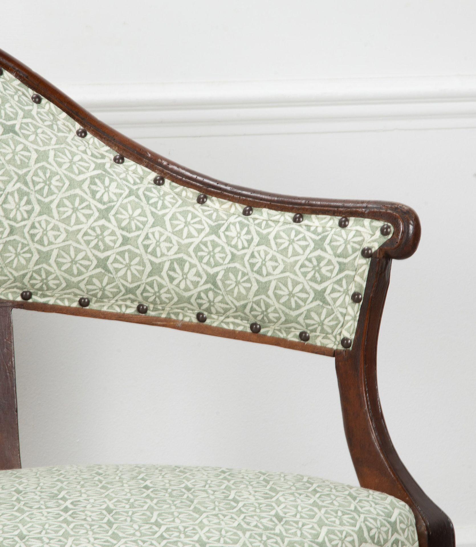 Early 19th Century Italian Walnut Sofa (Polster) im Angebot