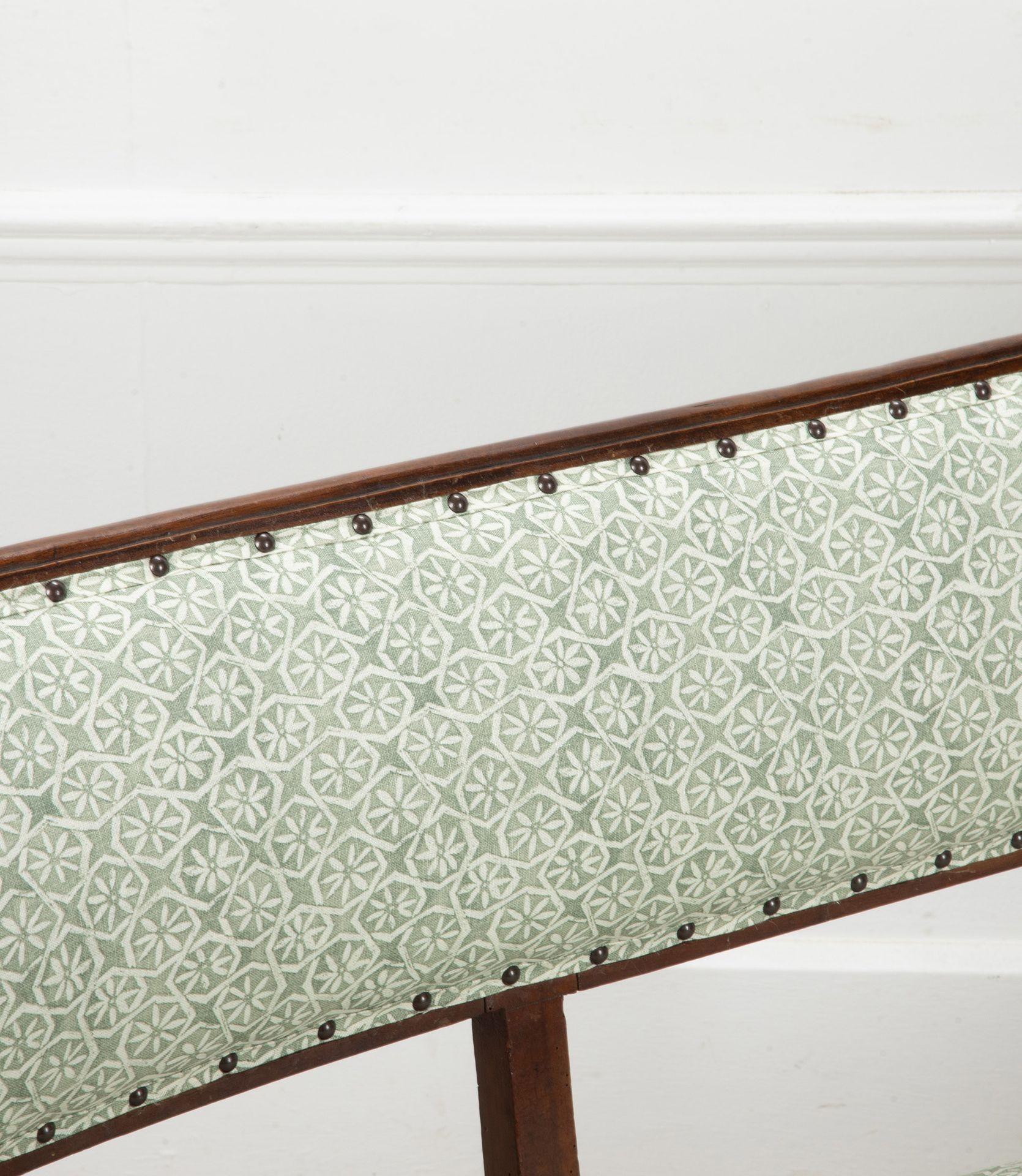 Early 19th Century Italian Walnut Sofa im Angebot 3