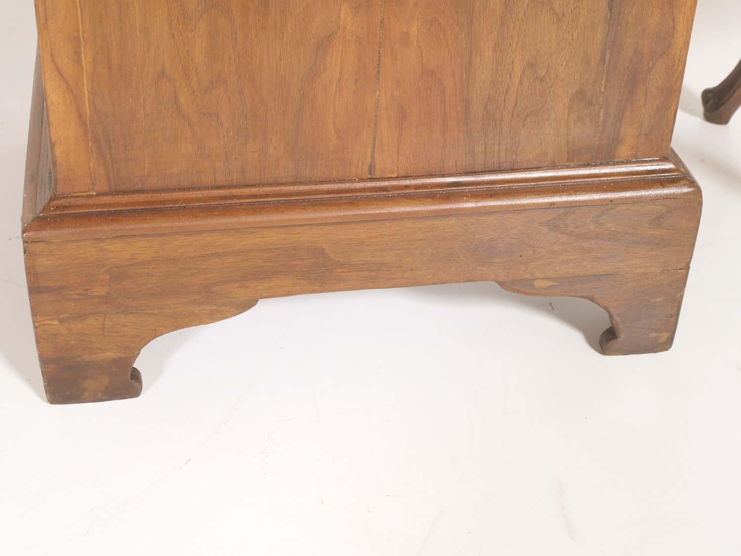 italien Table de salle à manger ou table de jeu carrée baroque en noyer du début du XIXe siècle, Italie en vente