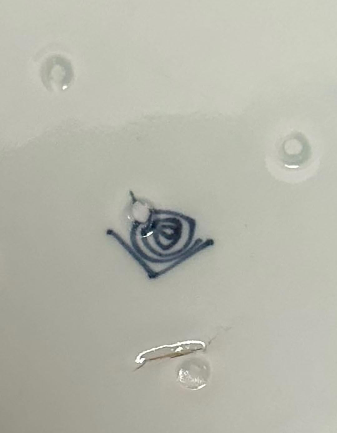 Porcelain Early 19th century Japanese Imari Bowl