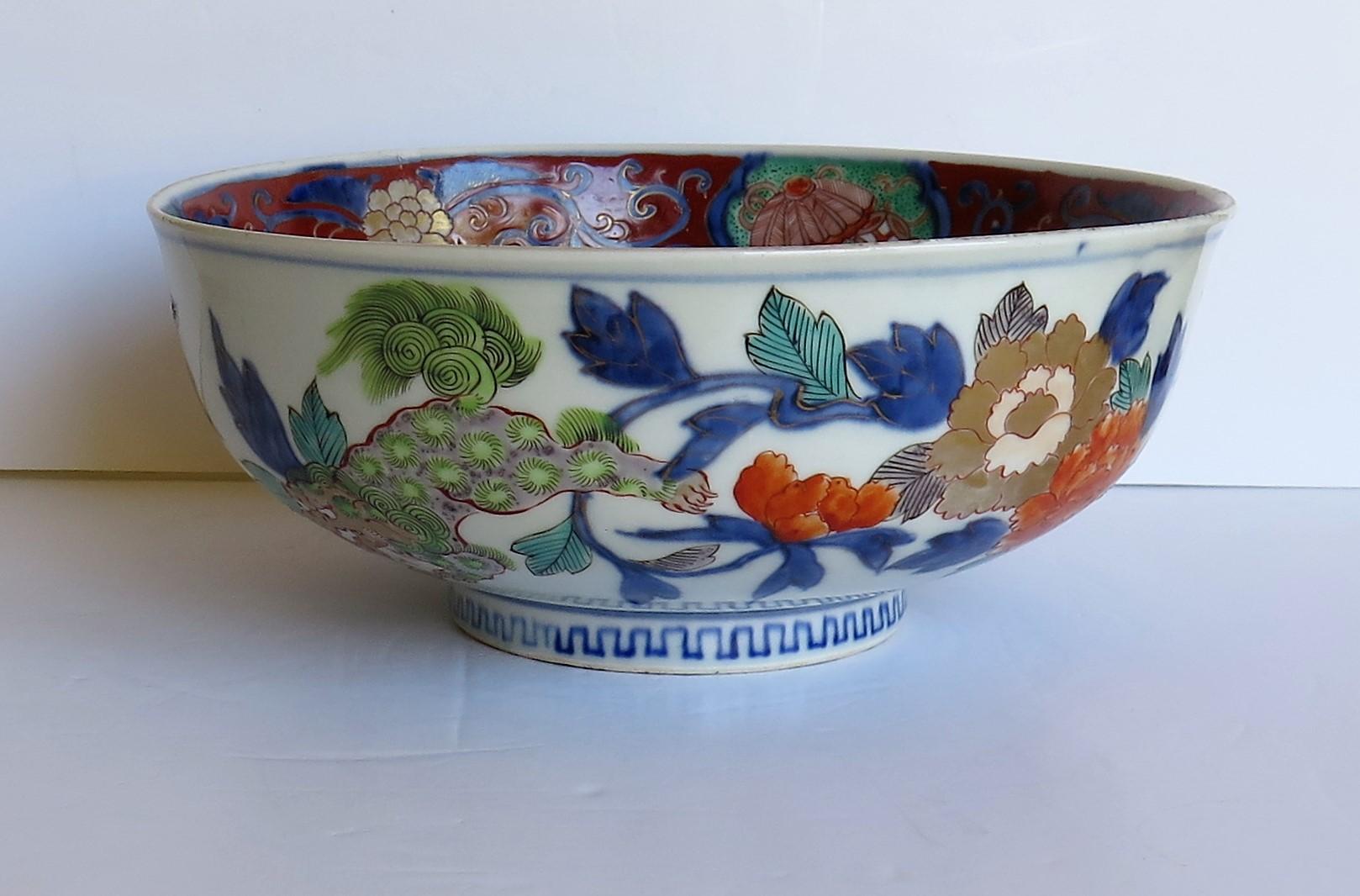Hand-Painted Early 19th Century Japanese Porcelain Large Bowl Finely Hand Painted Edo Period