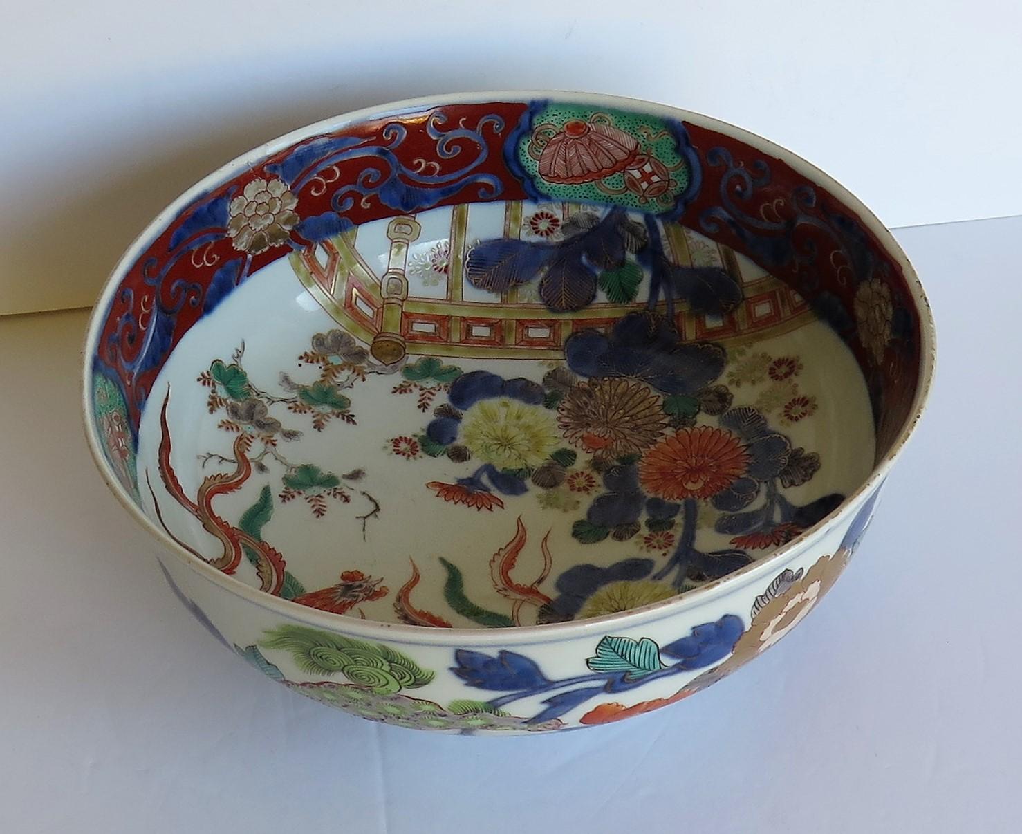 Early 19th Century Japanese Porcelain Large Bowl Finely Hand Painted Edo Period In Good Condition In Lincoln, Lincolnshire