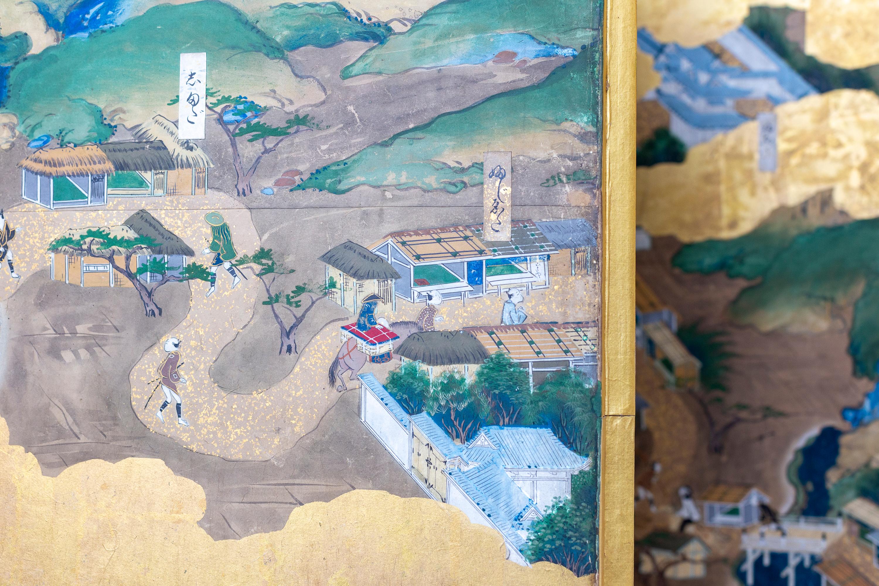 Early 19th century Japanese Screen with Village Scenes, on Gold Leaf In Good Condition For Sale In New York, NY